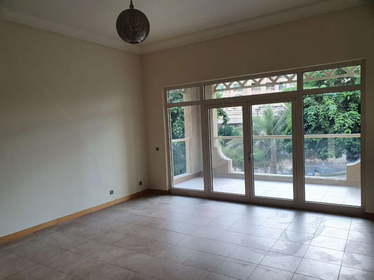 Spacious F-Type apartment with park view at Shoreline Apartments, Palm Jumeirah for rent