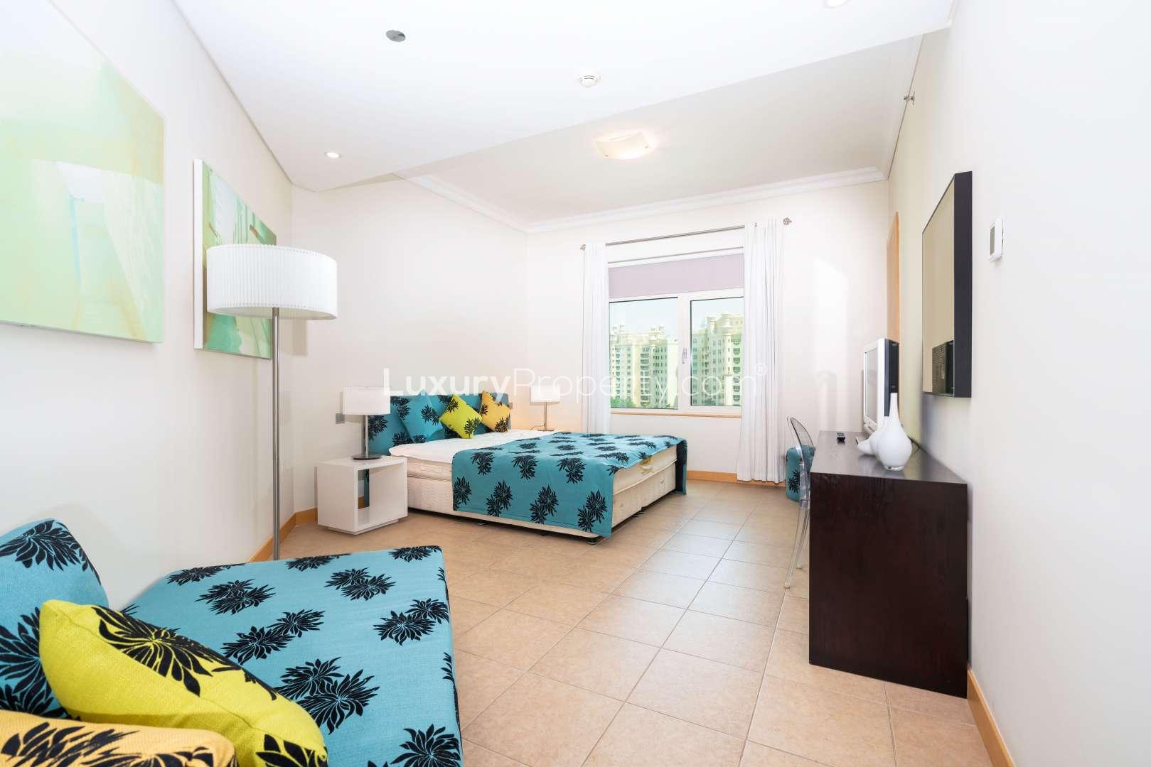 Spacious modern bathroom in Shoreline Residences apartment, Palm Jumeirah, available for rent