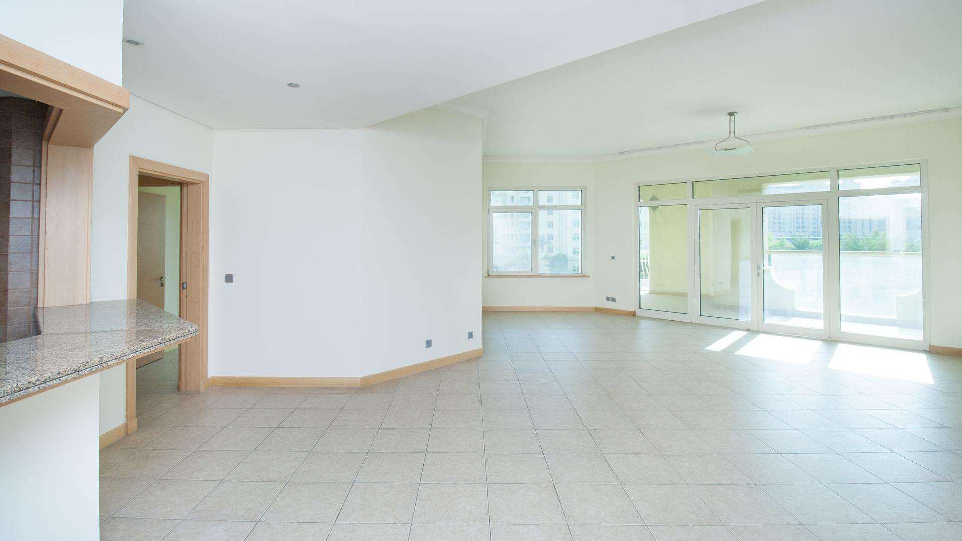 Modern kitchen in unfurnished 2-bedroom apartment, Shoreline Apartments, Palm Jumeirah, for rent