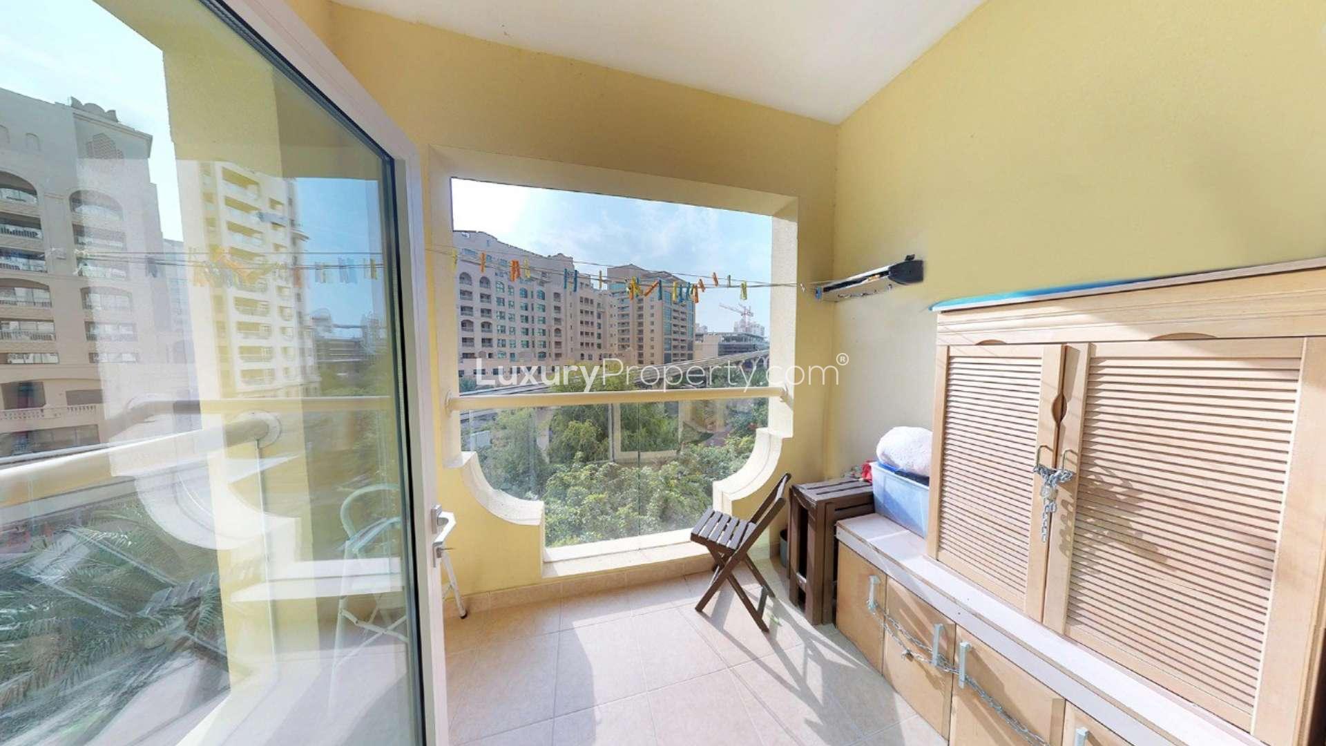 Furnished living room in 2-bedroom apartment, Shoreline Residences, Palm Jumeirah, for rent