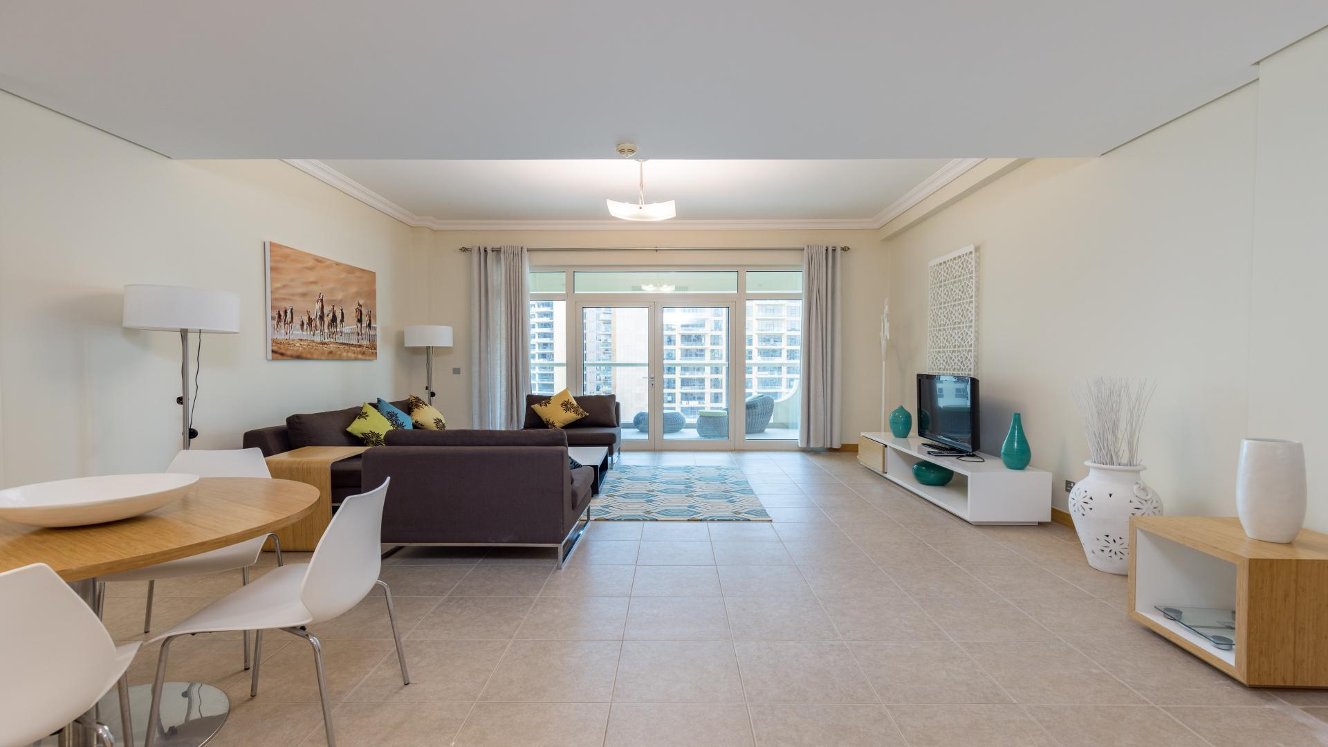 Sea view from Shoreline Apartment, Palm Jumeirah, showcasing beach and skyline. For rent