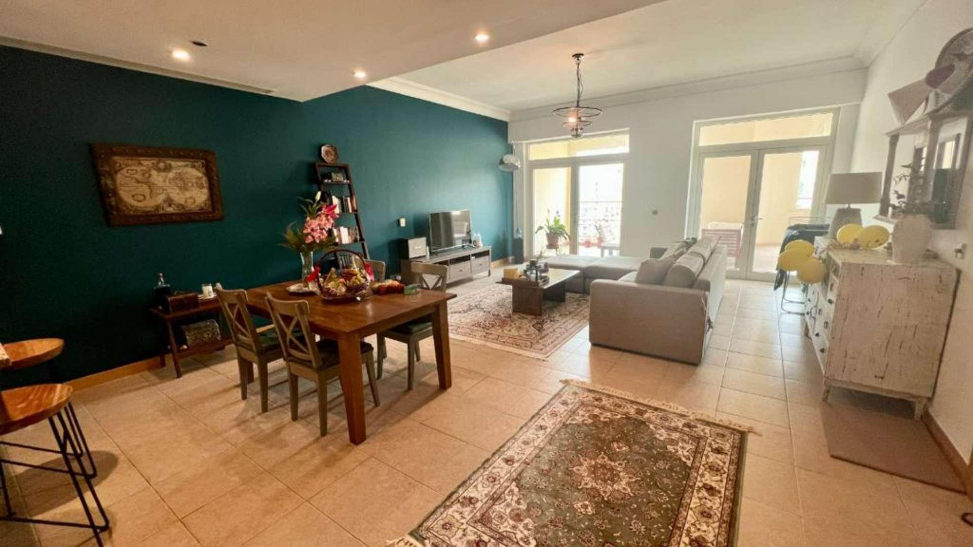 Spacious living room in Shoreline Apartments, Palm Jumeirah, with stylish decor and natural light