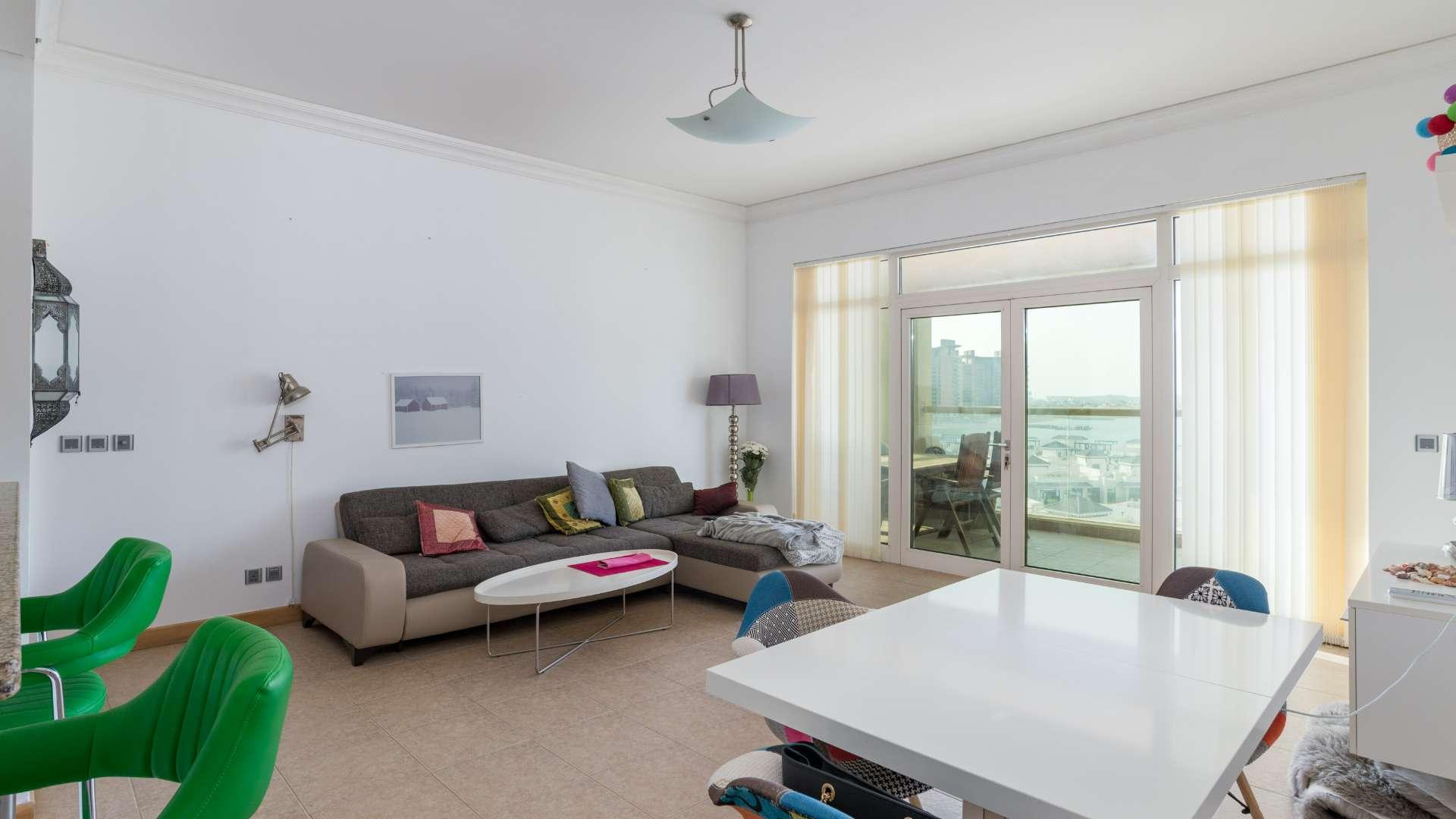 Beachfront view from balcony of Palm Jumeirah Shoreline Apartment for rent, LP14303