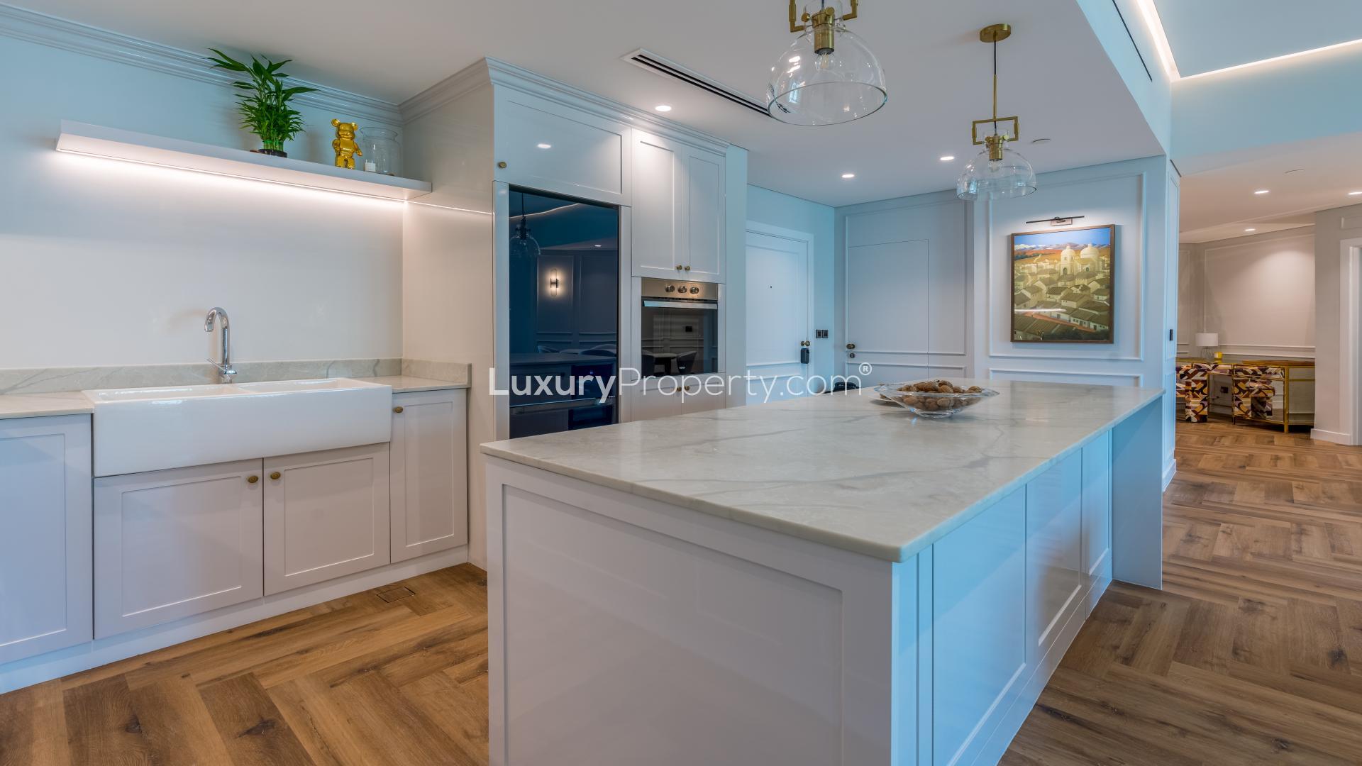 Luxurious living room in 2-bedroom apartment, Palm Jumeirah, Shoreline Apartments, modern decor