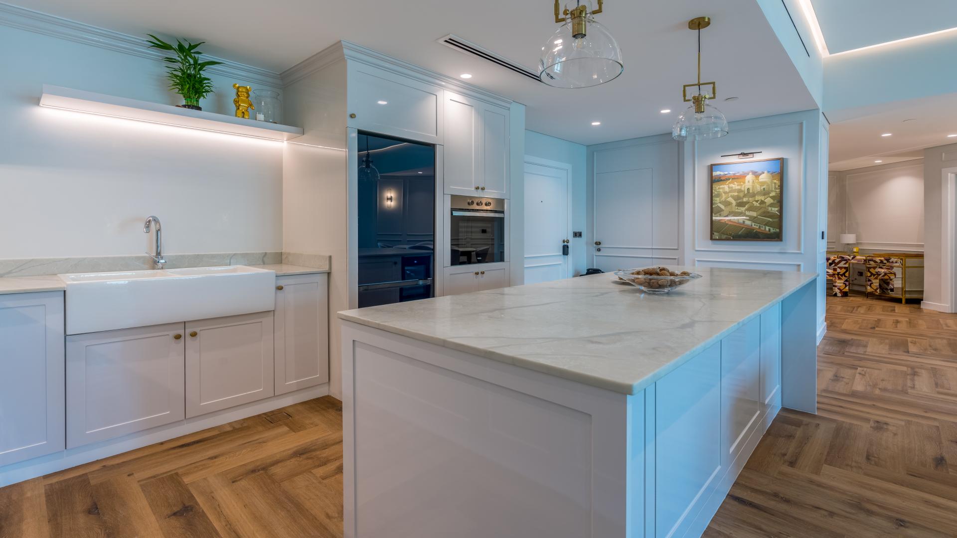 Luxurious living room in 2-bedroom apartment, Palm Jumeirah, Shoreline Apartments, modern decor