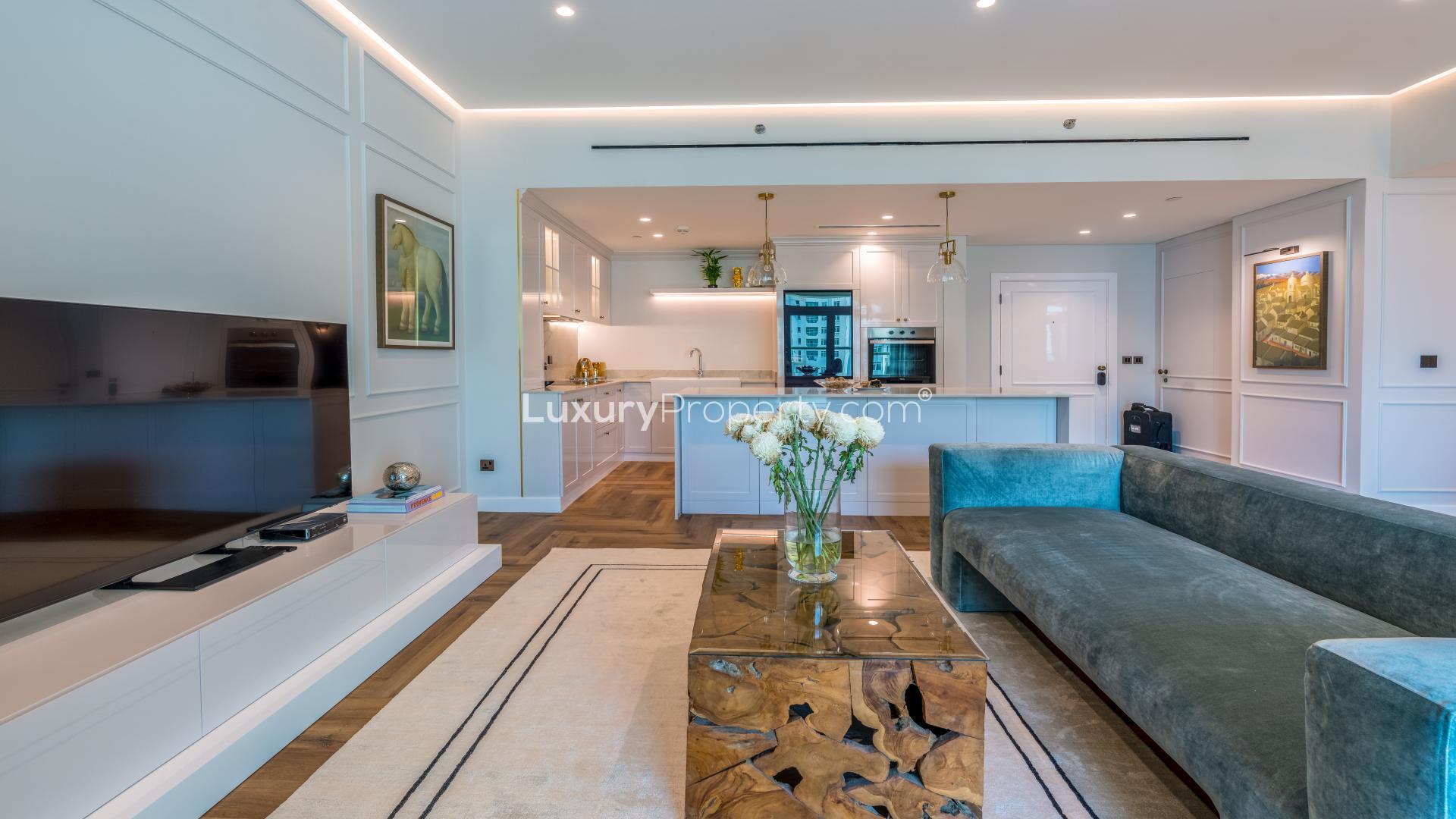 Luxurious open-plan living area in 2-bedroom apartment, Palm Jumeirah, Shoreline Apartments