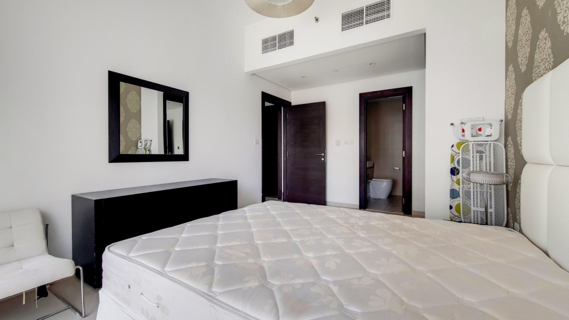 Modern bathroom in 2-bedroom apartment, Silverene Towers, Dubai Marina, featuring sleek fixtures and bathtub