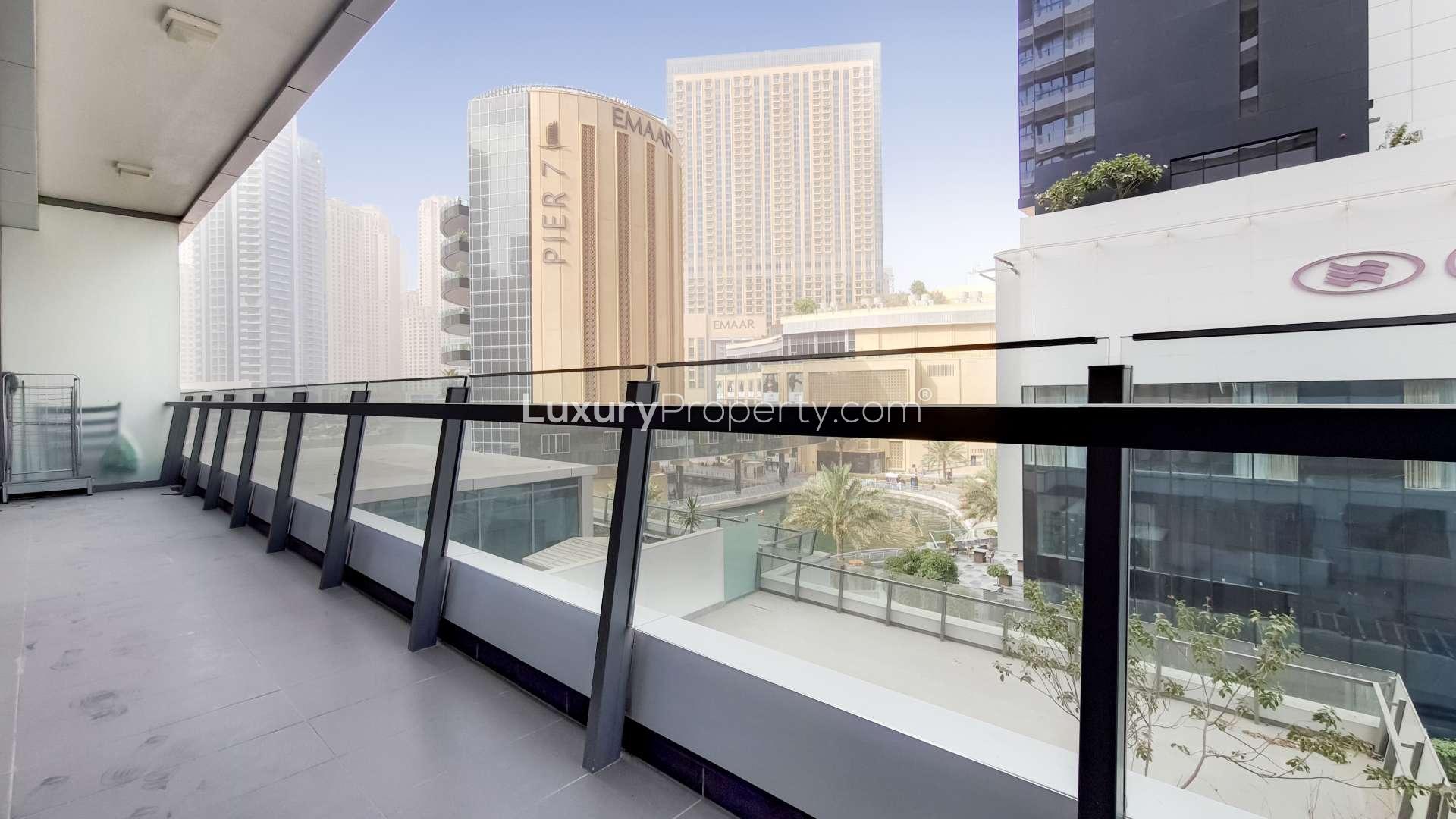 Modern kitchen in furnished high-floor apartment, Silverene, Dubai Marina. Ideal for rent seekers