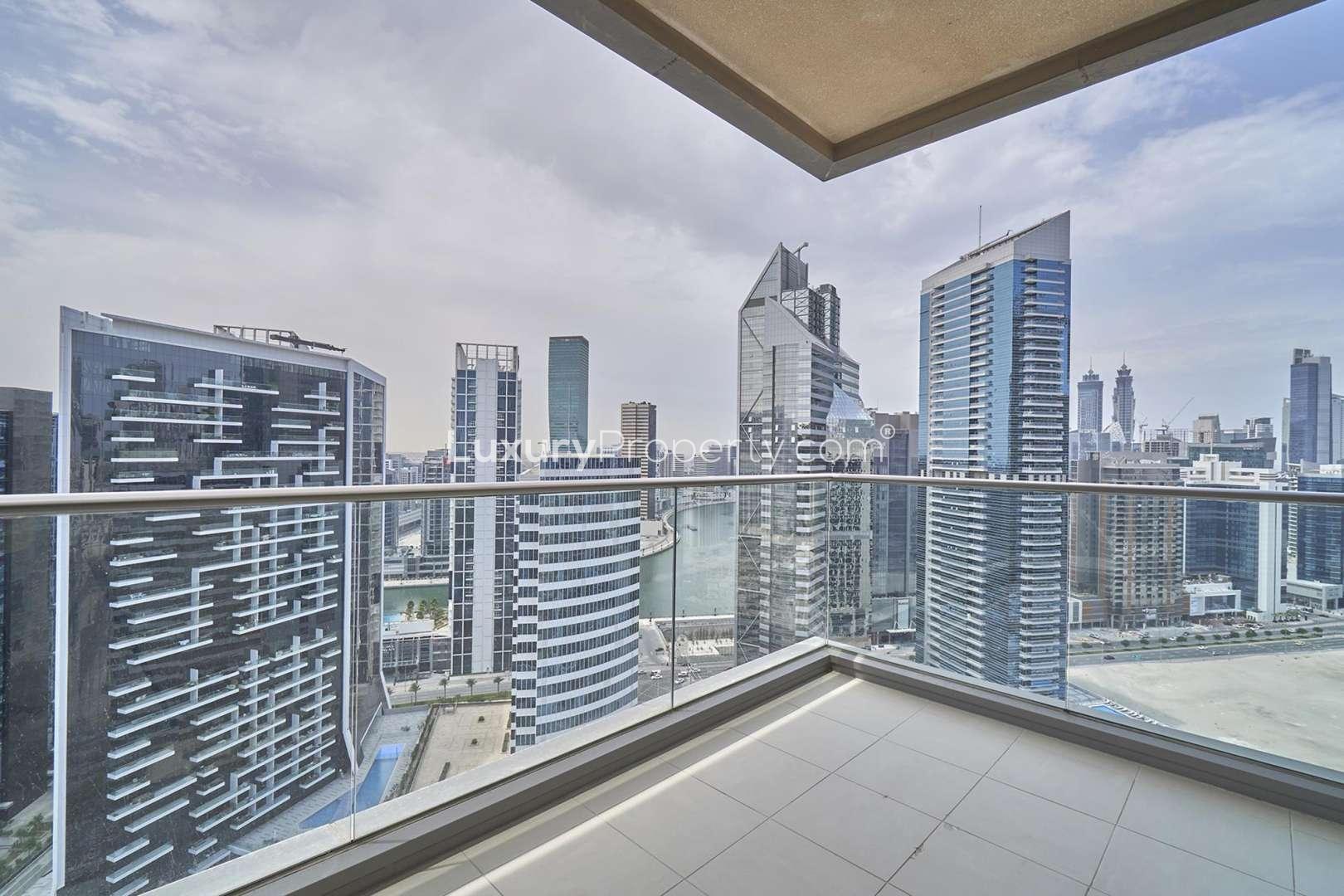 Unfurnished 2-bedroom apartment with city views in South Ridge, Downtown Dubai for rent