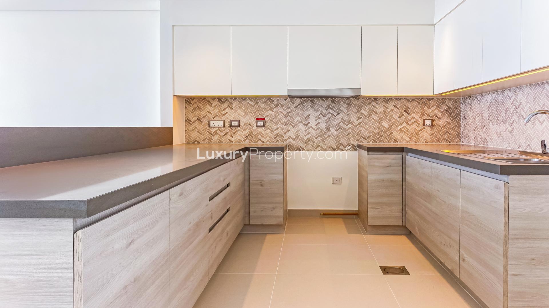 Modern kitchen in 2-bedroom apartment, The Cove 3, Dubai Creek Harbour, for rent
