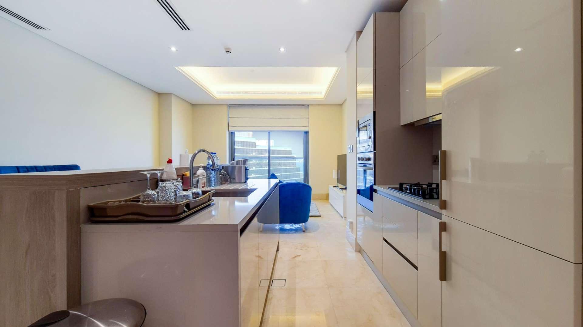 Fully furnished apartment living room with modern decor, Palm Jumeirah, sea view, high-floor