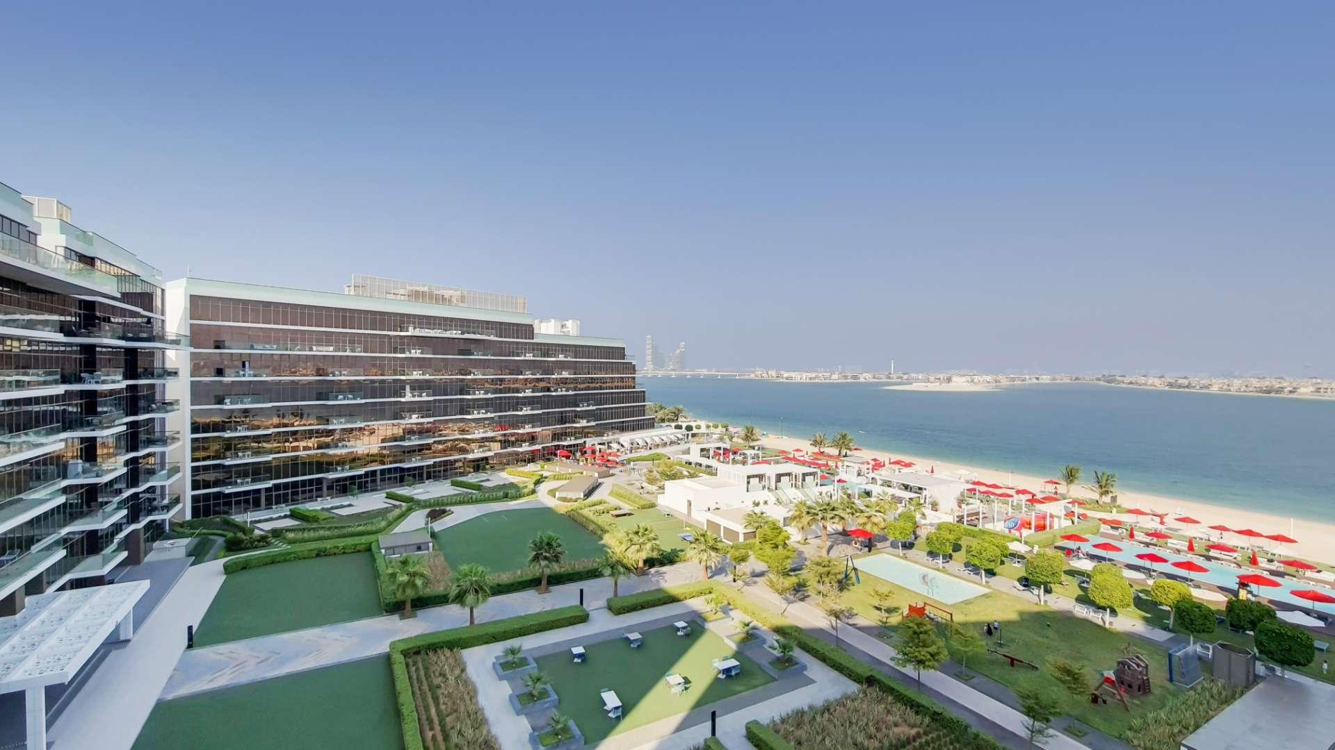 Fully furnished living room in high-floor Palm Jumeirah apartment, featuring modern blue sofas