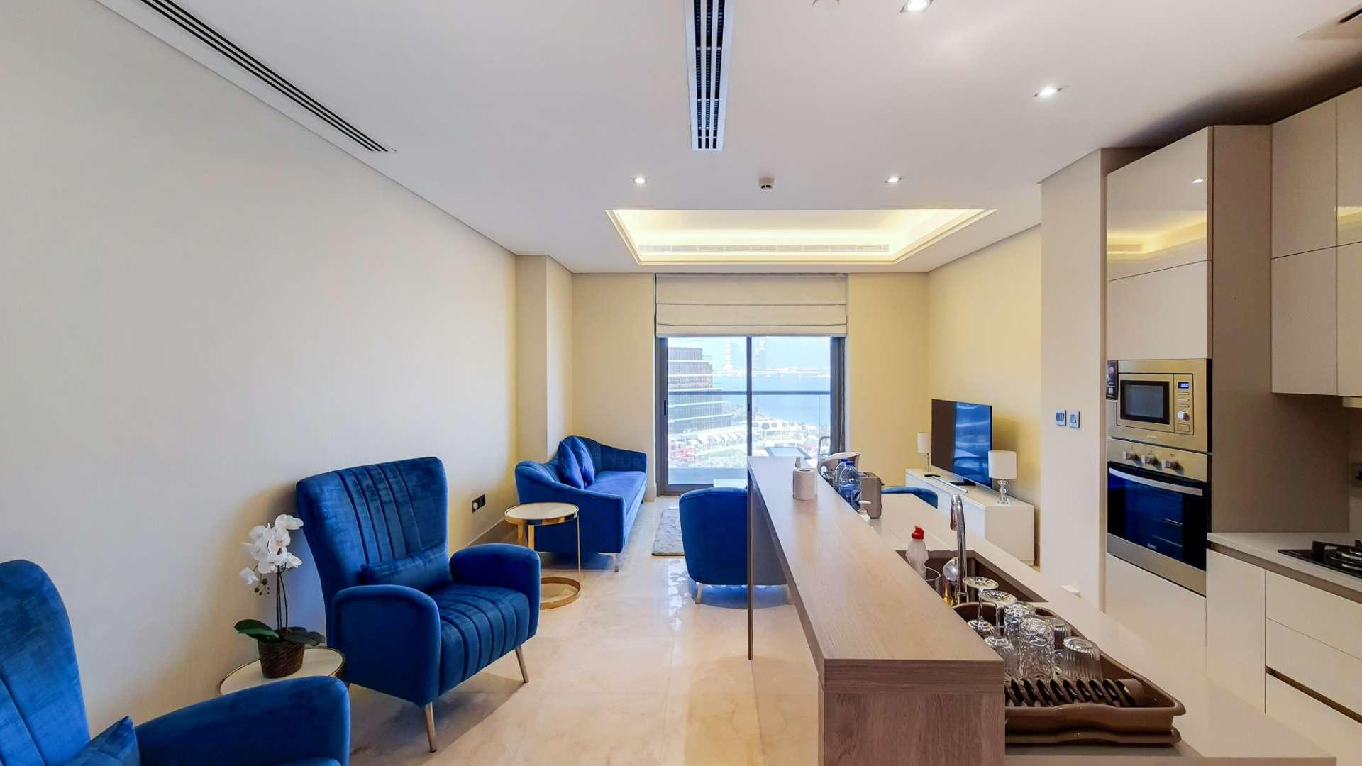 High-floor Palm Jumeirah apartment with stunning sea and pool view, The Crescent