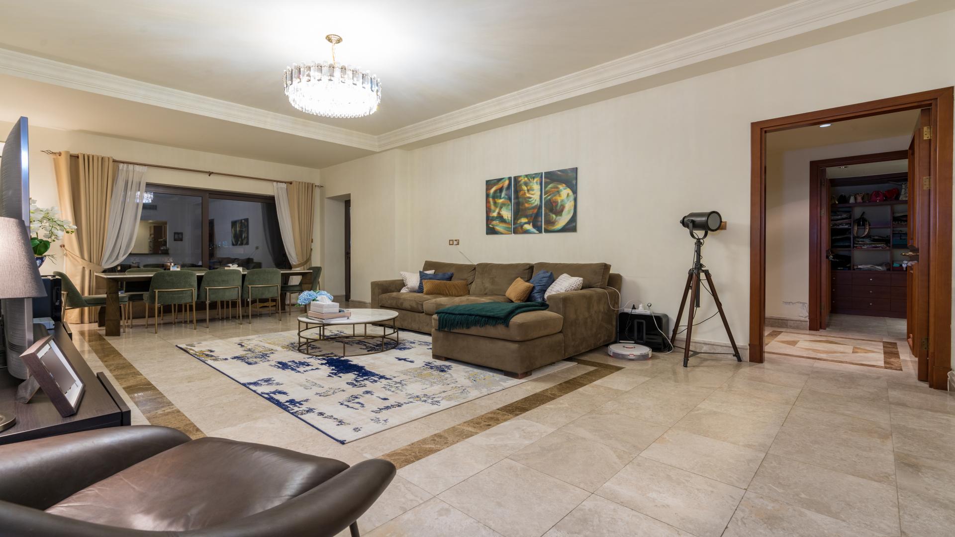 Mid-floor 2-bedroom apartment with pool view at The Fairmont Palm Residences, Palm Jumeirah