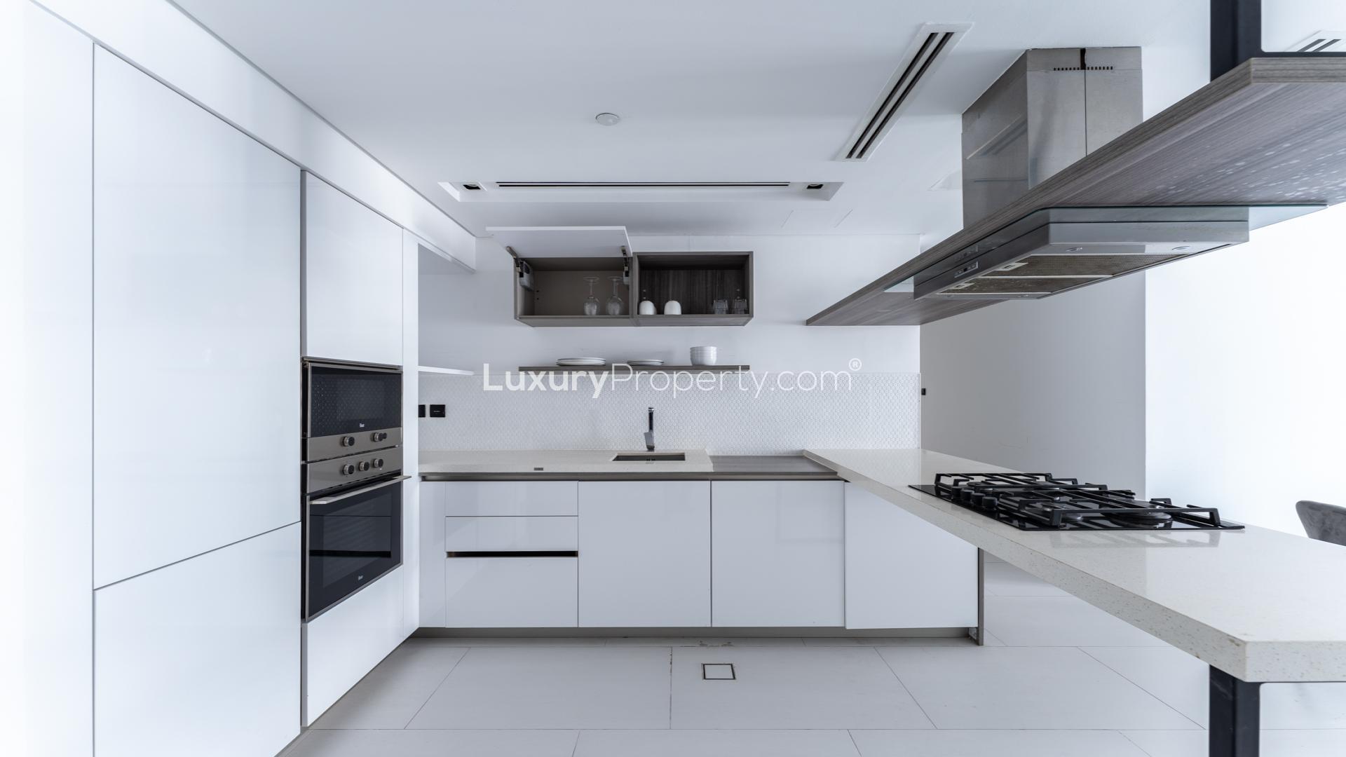 Rooftop infinity pool with skyline view, Soho Palm Jumeirah apartment for rent