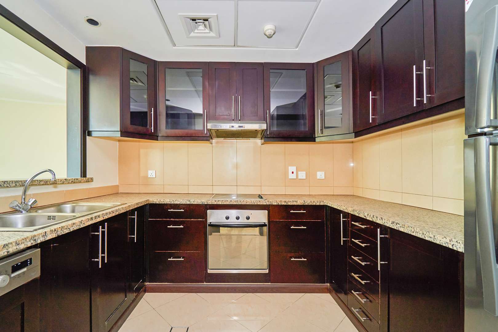 Spacious living area in luxury 2-bedroom apartment, Links West Tower, The Greens