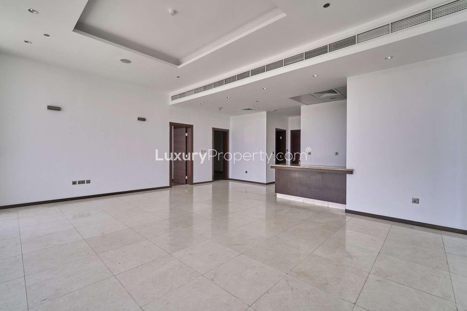 Luxurious apartment view in Amber Tower, Tiara Residences, Palm Jumeirah with beach and pool