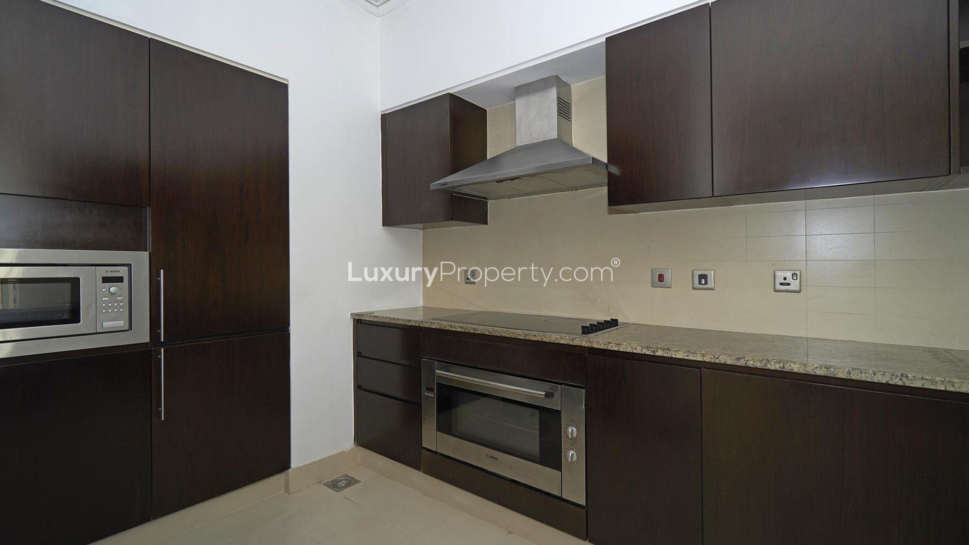 Spacious living room with large windows in Tiara Residences, Palm Jumeirah apartment for rent