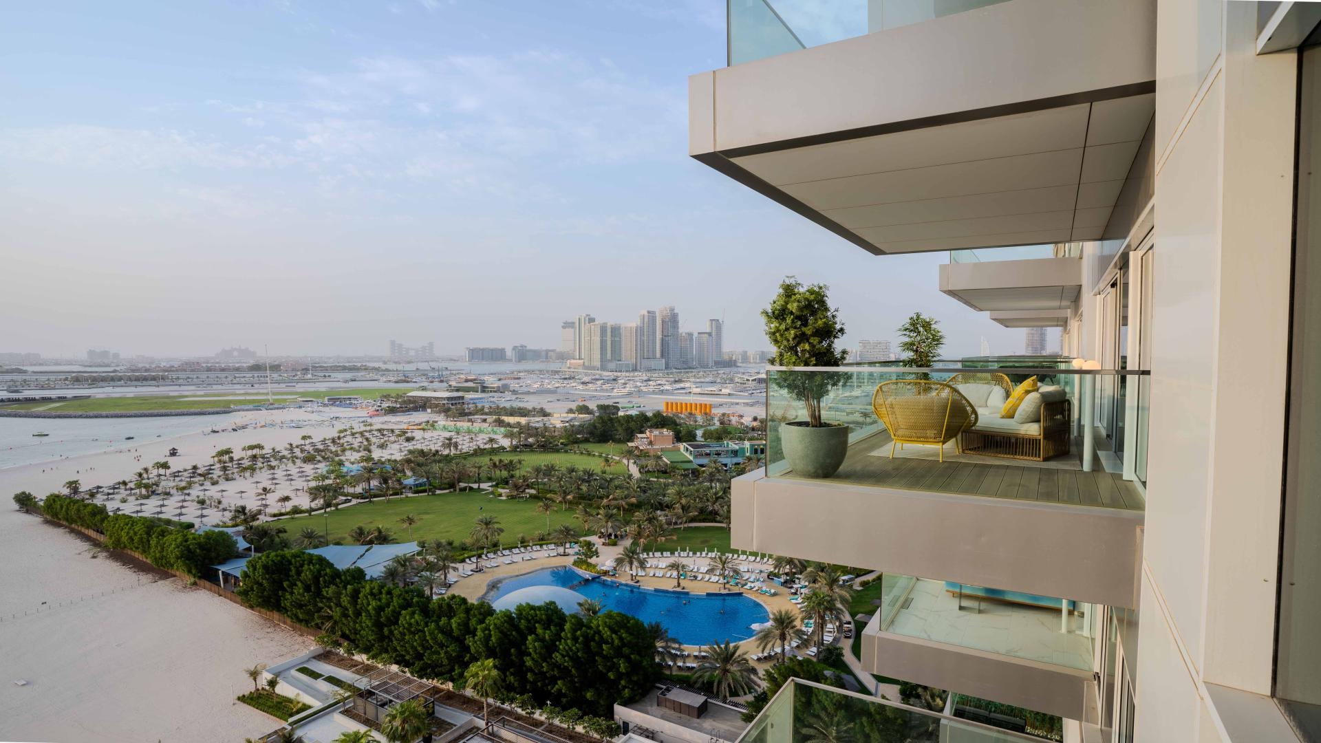 Balcony view of Ain Dubai and beach from 2-bedroom apartment in 1 JBR