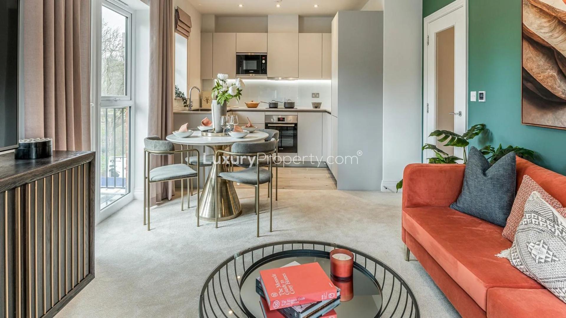 Stylish two-bedroom apartment overlooking serene pond and greenery in Abbey Barn Park, London