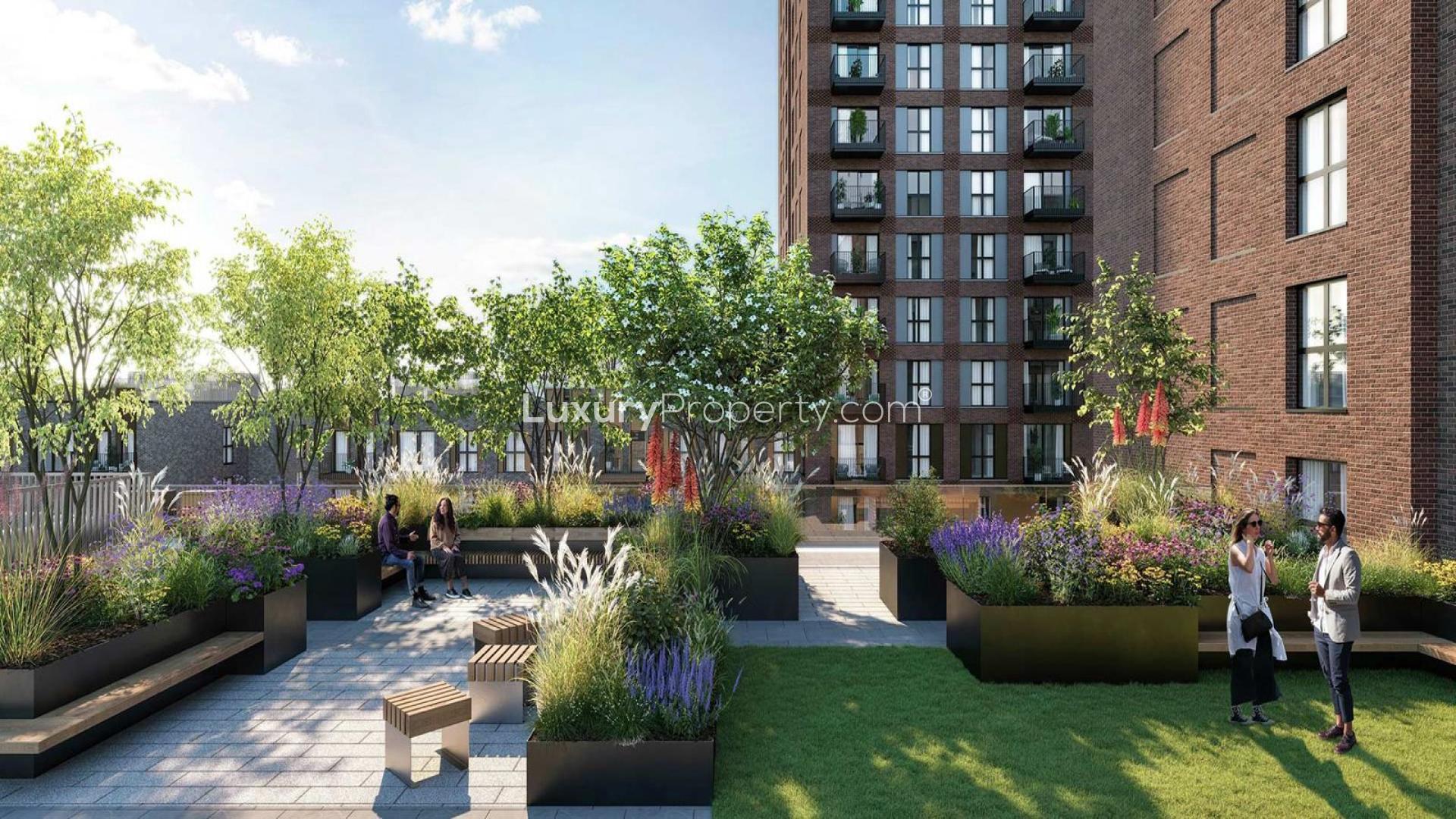 Cozy dining and living area in 2-bedroom flat, The Exchange, Watford Town Centre