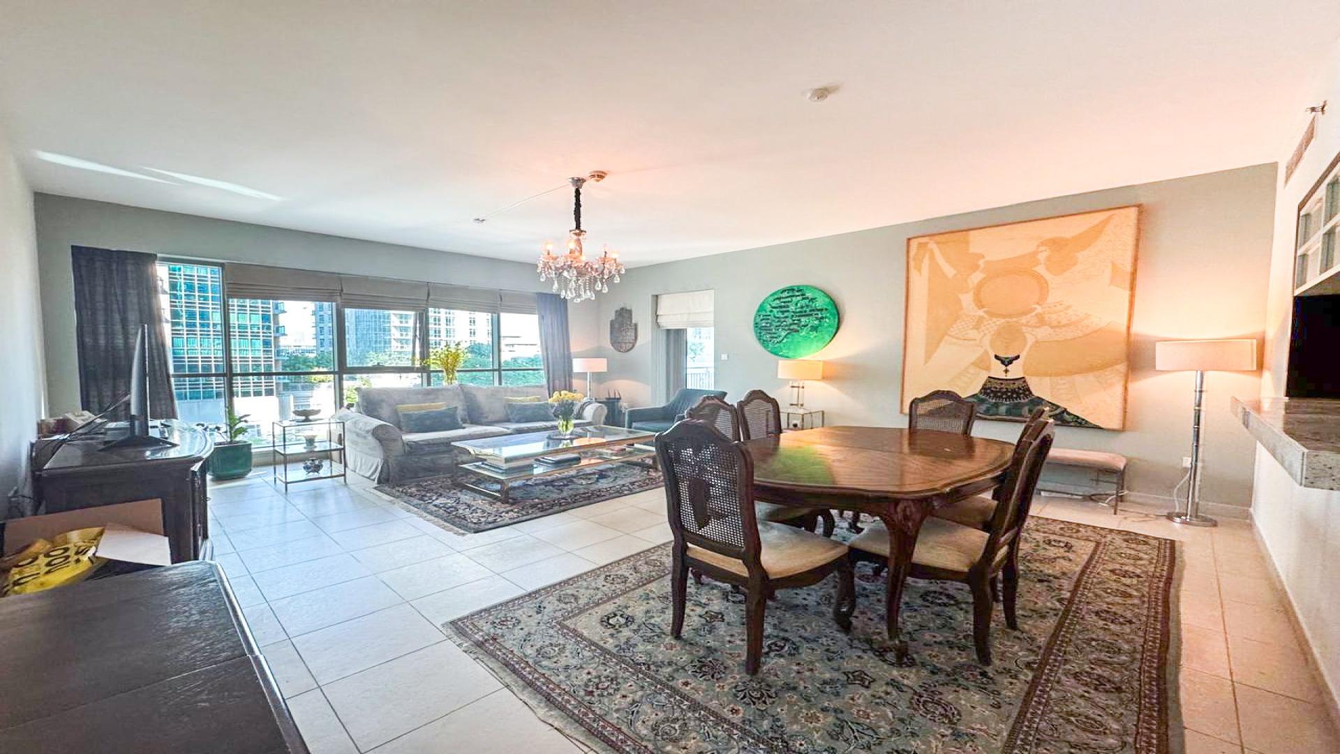 Low floor apartment view in Boulevard Central Tower 1, Burj Khalifa community