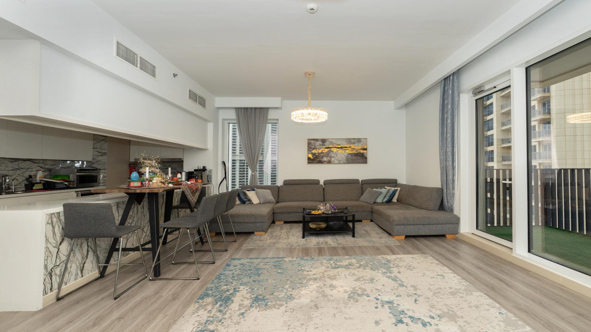 Modern entryway in Creek Palace apartment, Dubai Creek Harbour. Elegant decor with round mirror