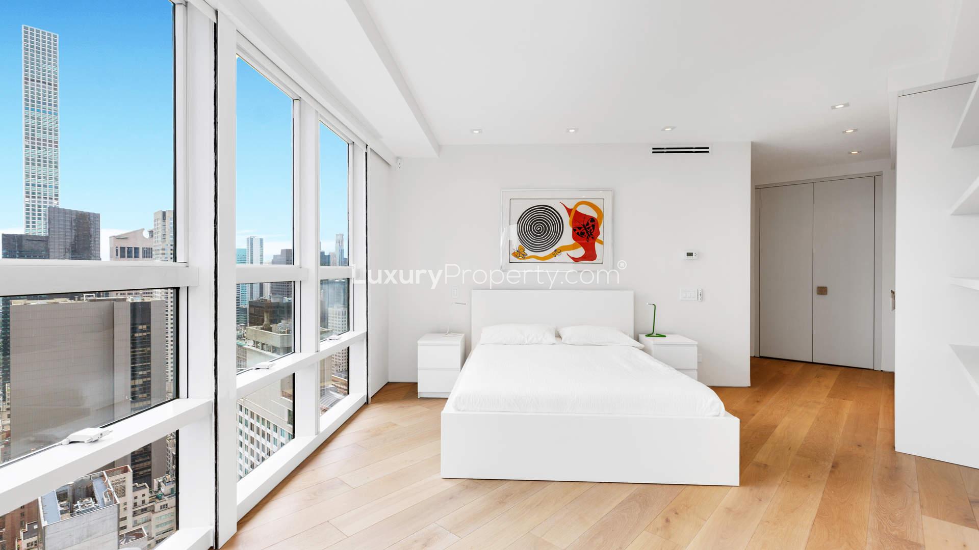 Modish Manhattan apartment with panoramic city views from floor-to-ceiling windows in Metropolitian Tower