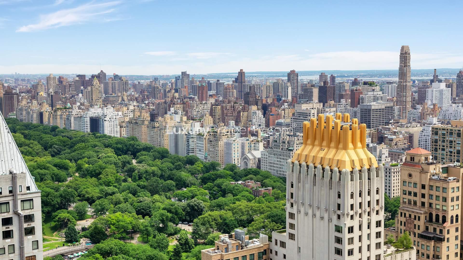 Modern bedroom with city view in Manhattan apartment for sale, Metropolitan Tower