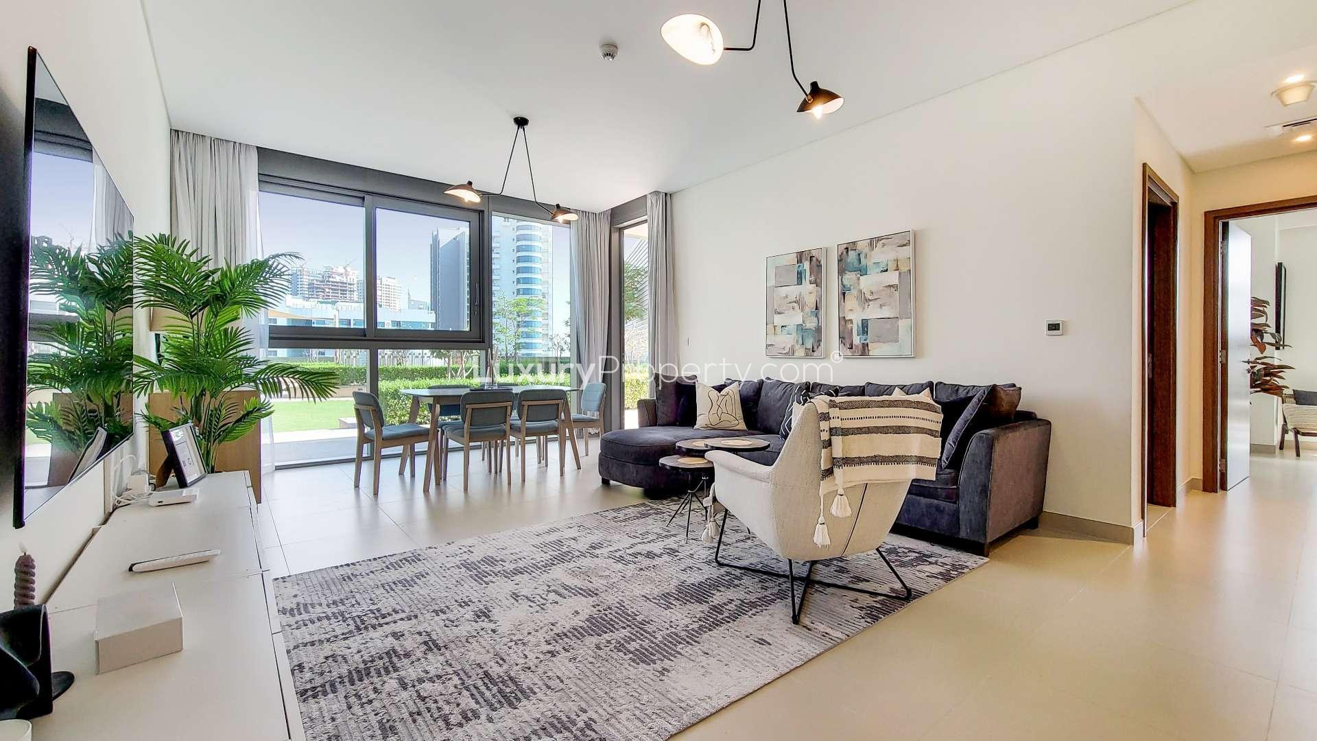 Outdoor patio of luxury 2-bedroom apartment in Dubai Marina's 52/42 Tower with garden view