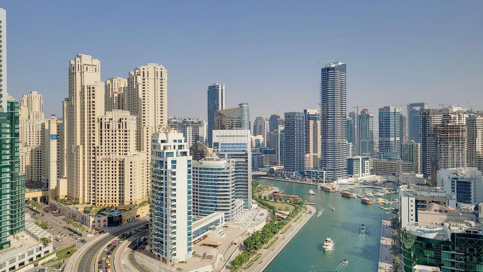 Spacious Dubai Marina apartment with panoramic sea and city views through large windows