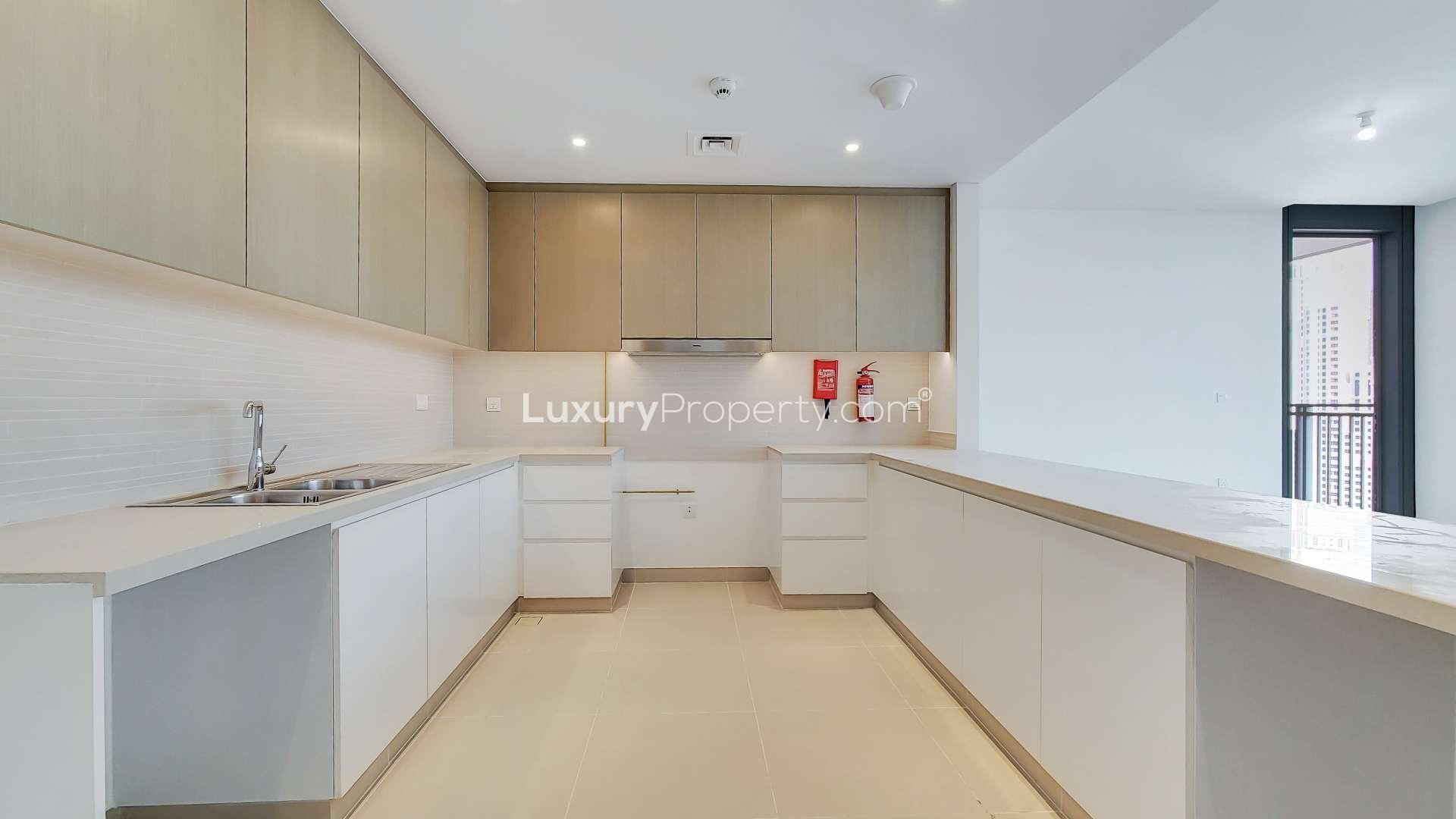 Spacious living area in 2-bedroom Dubai Marina apartment with sea view, open kitchen design