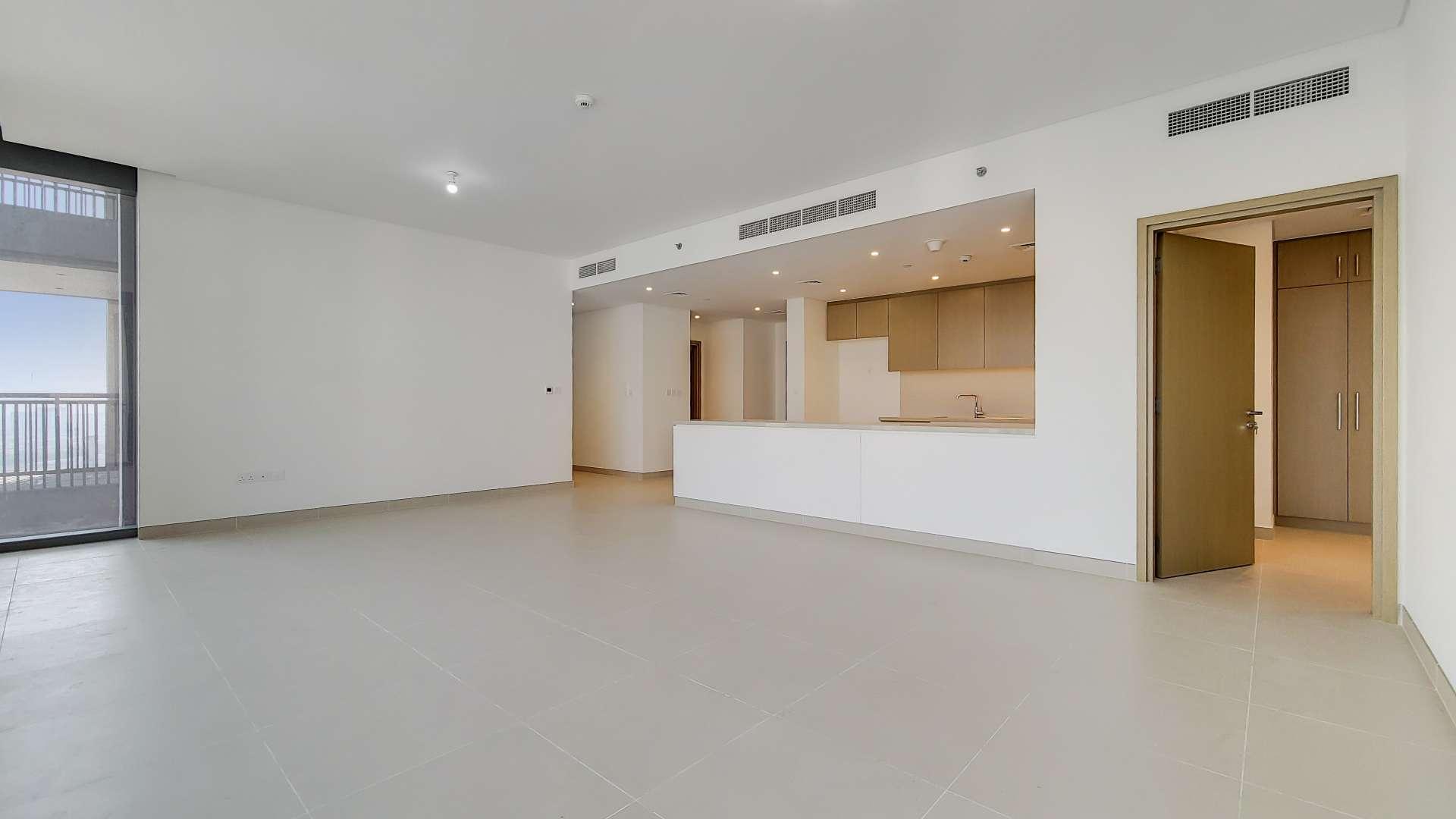 Skyline view of Dubai Marina with high-rise buildings and waterfront, 5242 community