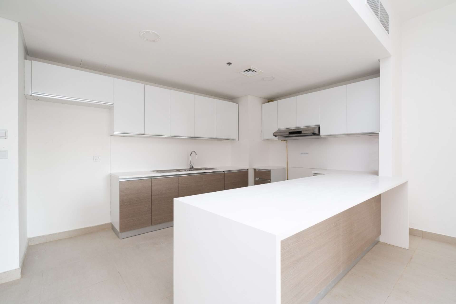 Modern kitchen in luxury Alandalus apartment for sale, featuring sleek cabinetry and spacious design