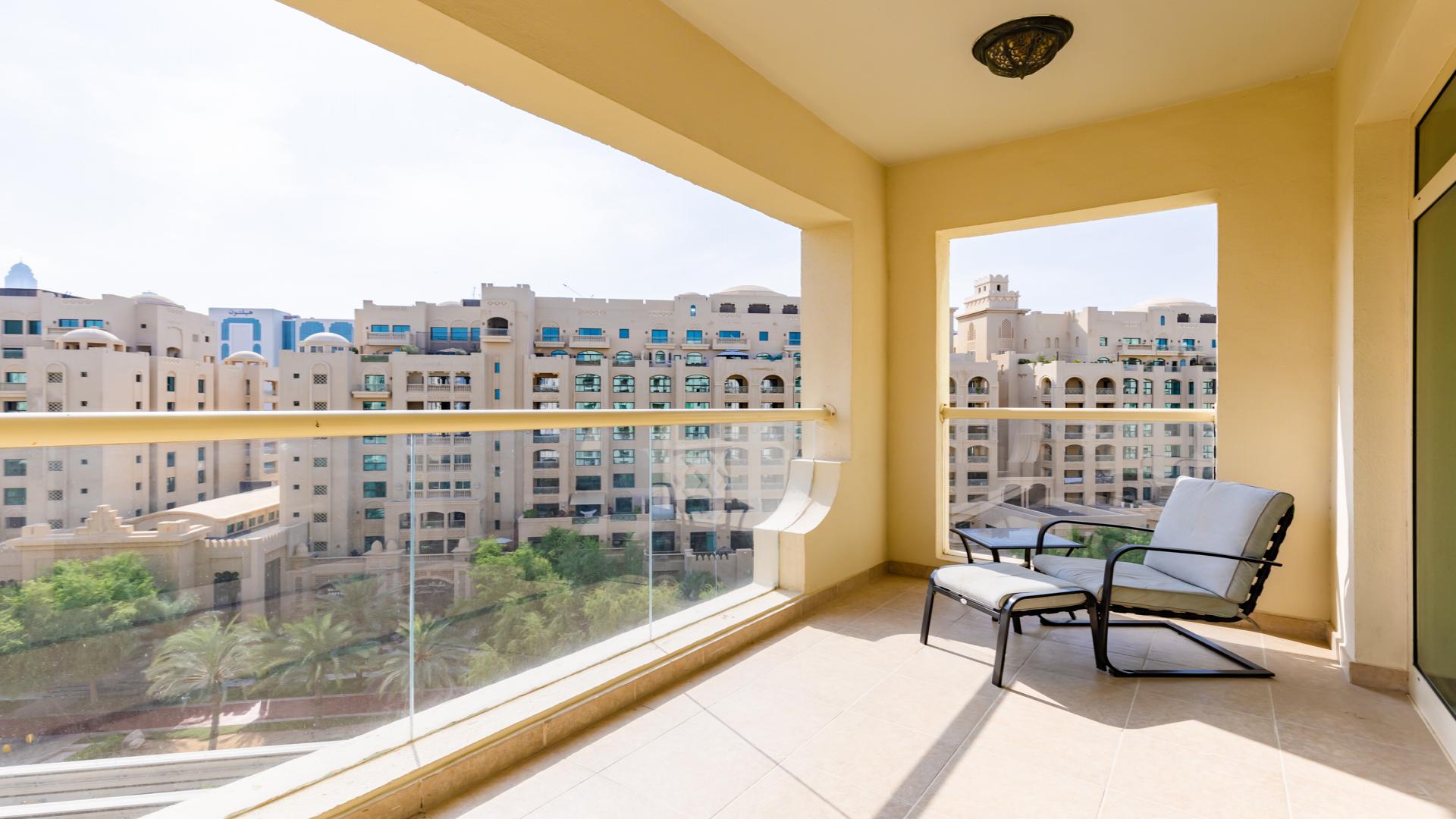High-floor balcony view of Shoreline Apartments, Palm Jumeirah, with park scenery