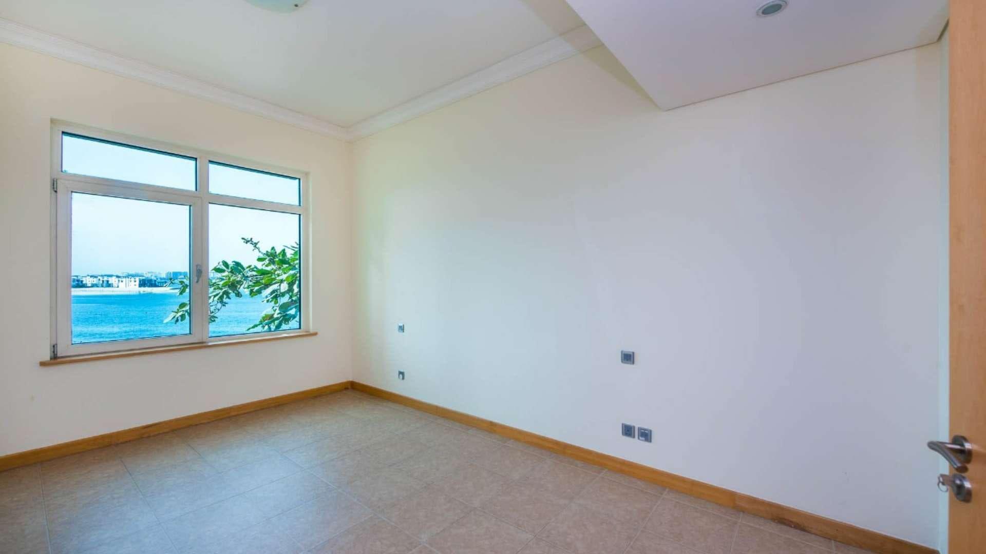 Modern kitchen in Palm Jumeirah Shoreline Apartments with stainless steel appliances and granite countertops