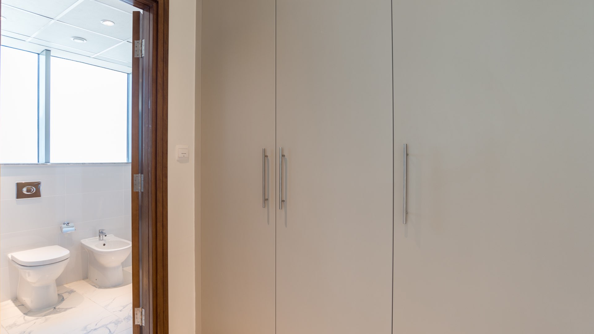 Luxurious Amna Tower apartment with stunning city view, floor-to-ceiling windows, Business Bay