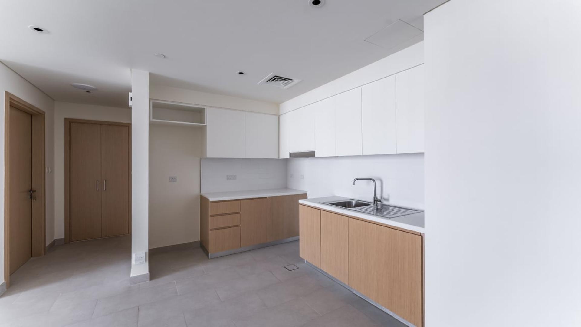 Empty Creek Rise apartment room with floor-to-ceiling windows and Central Park view, Dubai Creek Harbour
