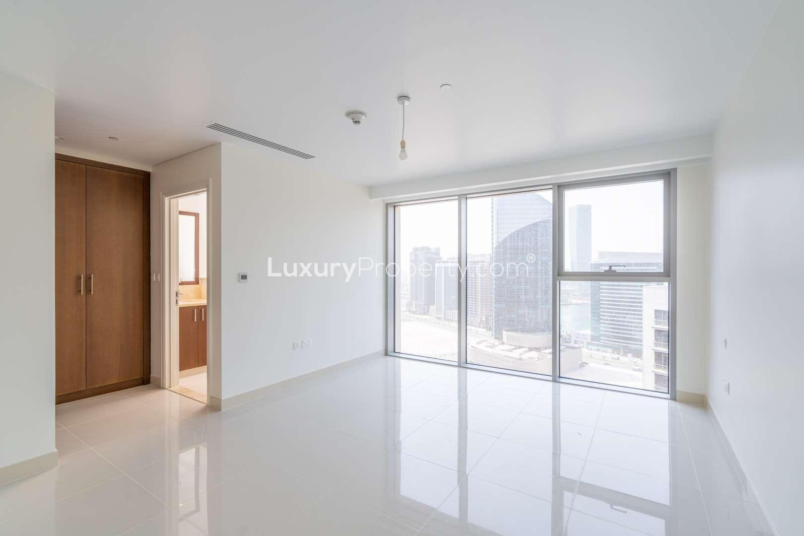 High-floor apartment with city view, large windows, and modern interior in Downtown Dubai