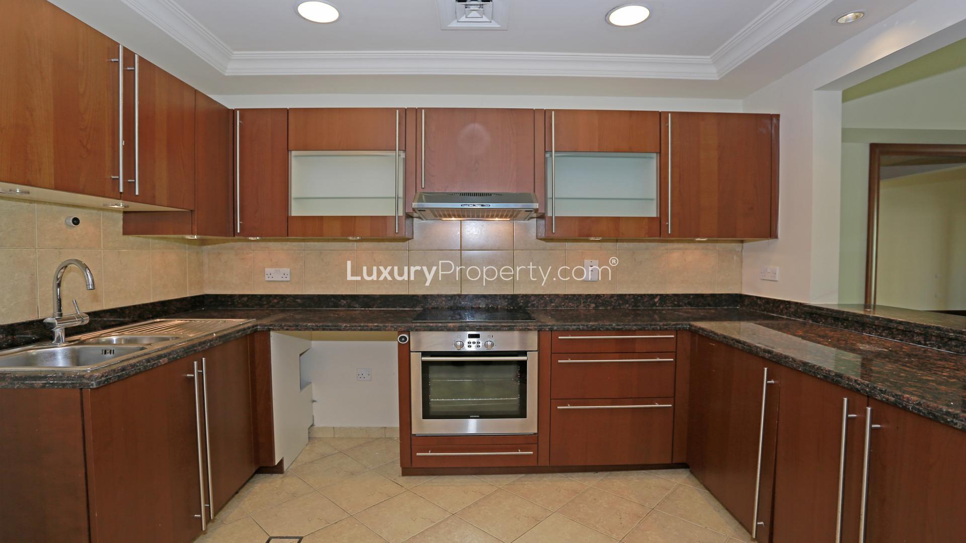 Modern kitchen in luxurious 2-bedroom apartment, Golden Mile, Palm Jumeirah Dubai. Spacious and elegant