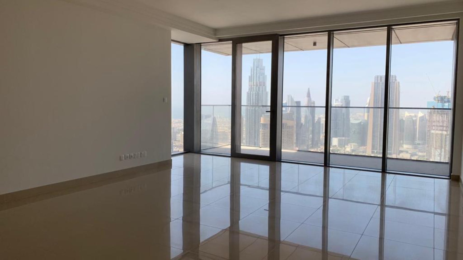 Modern shower in Boulevard Point apartment, Downtown Dubai, for sale