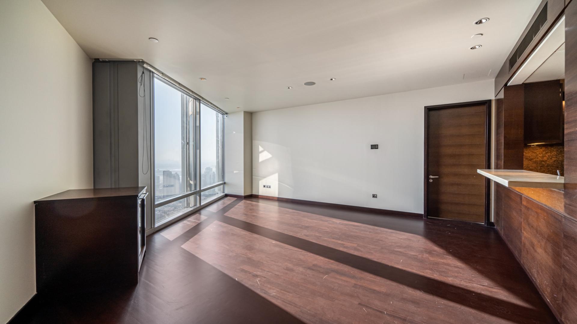 Modern kitchen in 2-bedroom apartment with city views in Downtown Dubai, Burj Khalifa Area