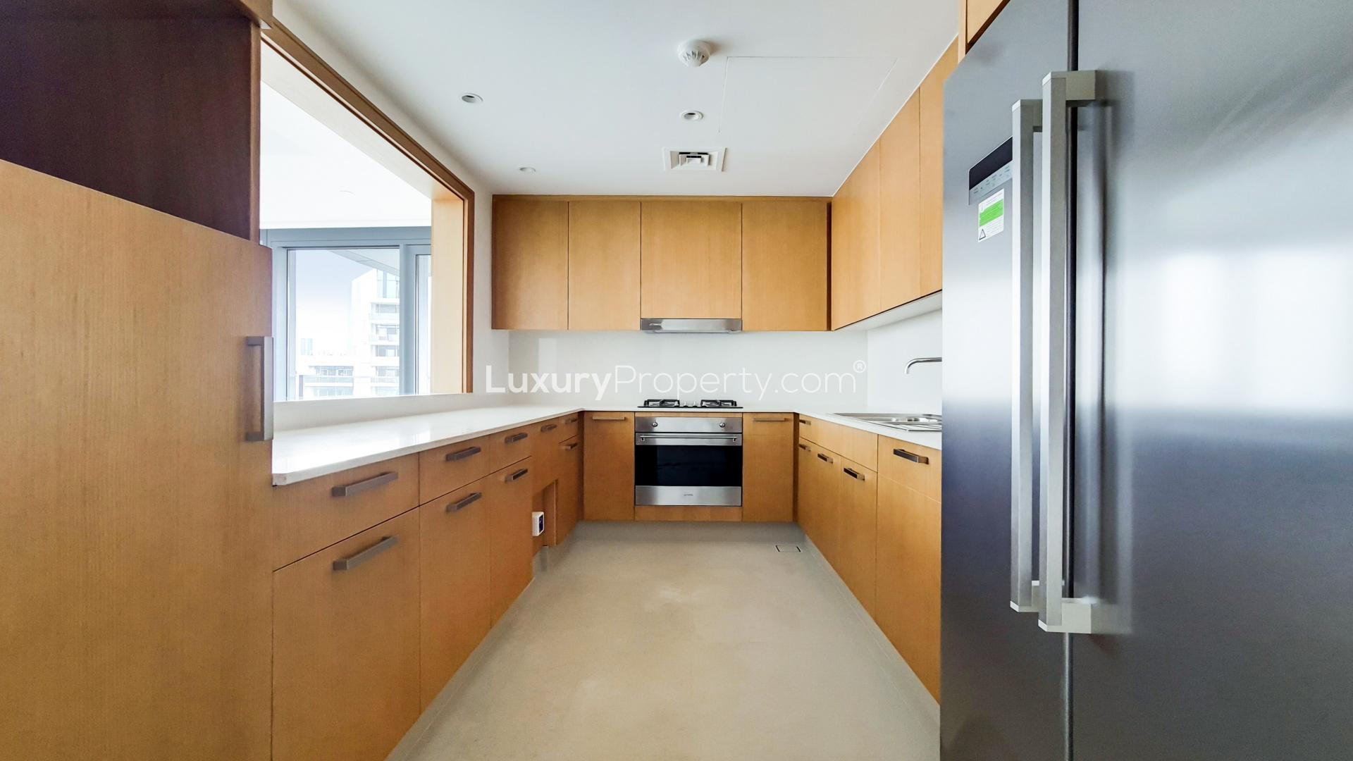 Modern kitchen in brand new Downtown Dubai apartment for rent near Dubai Opera