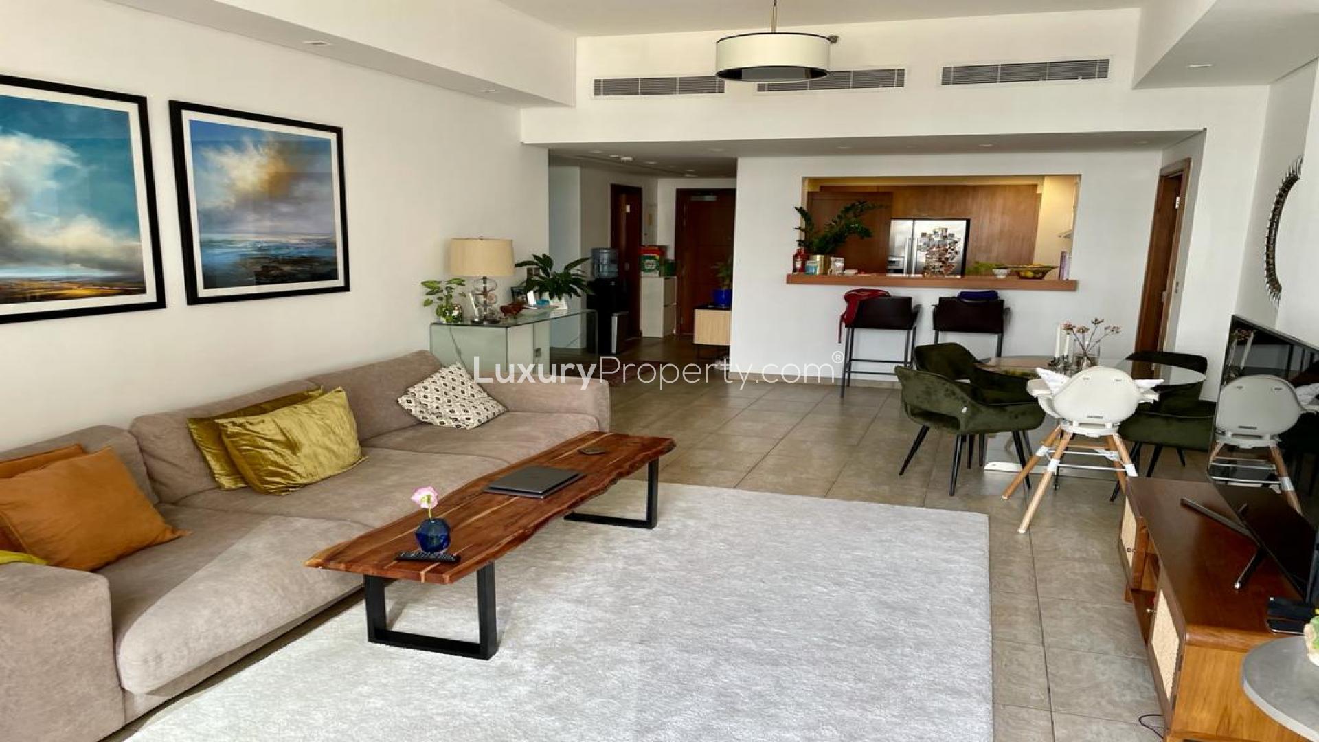 Elegant Palm Jumeirah apartment with marina views in Marina Residences, ideal for sale