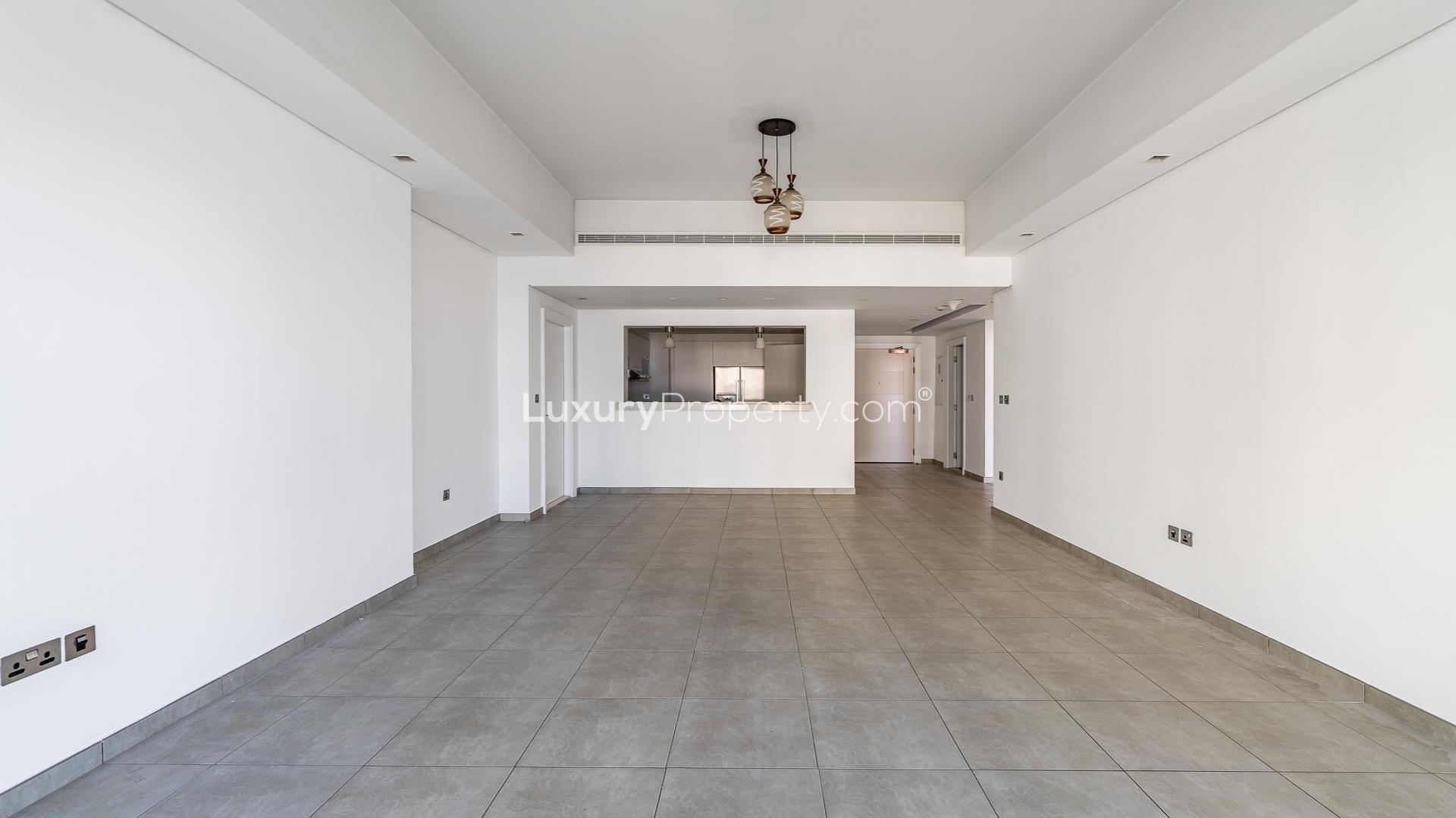 Empty living room with wooden floors in Marina Residences 2, Palm Jumeirah apartment for sale