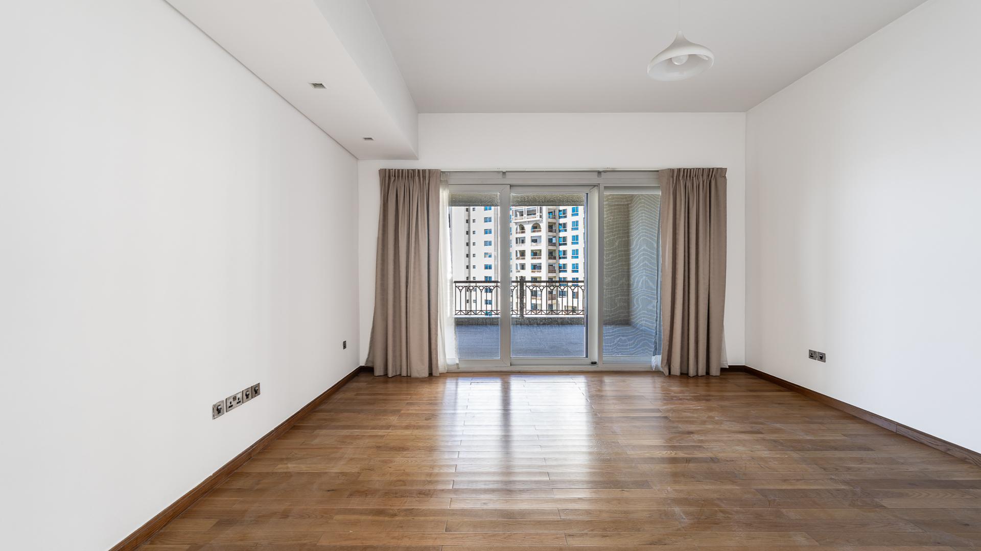 Empty living room in 2-bedroom apartment, Marina Residences 2, Palm Jumeirah, tiled floor, large window