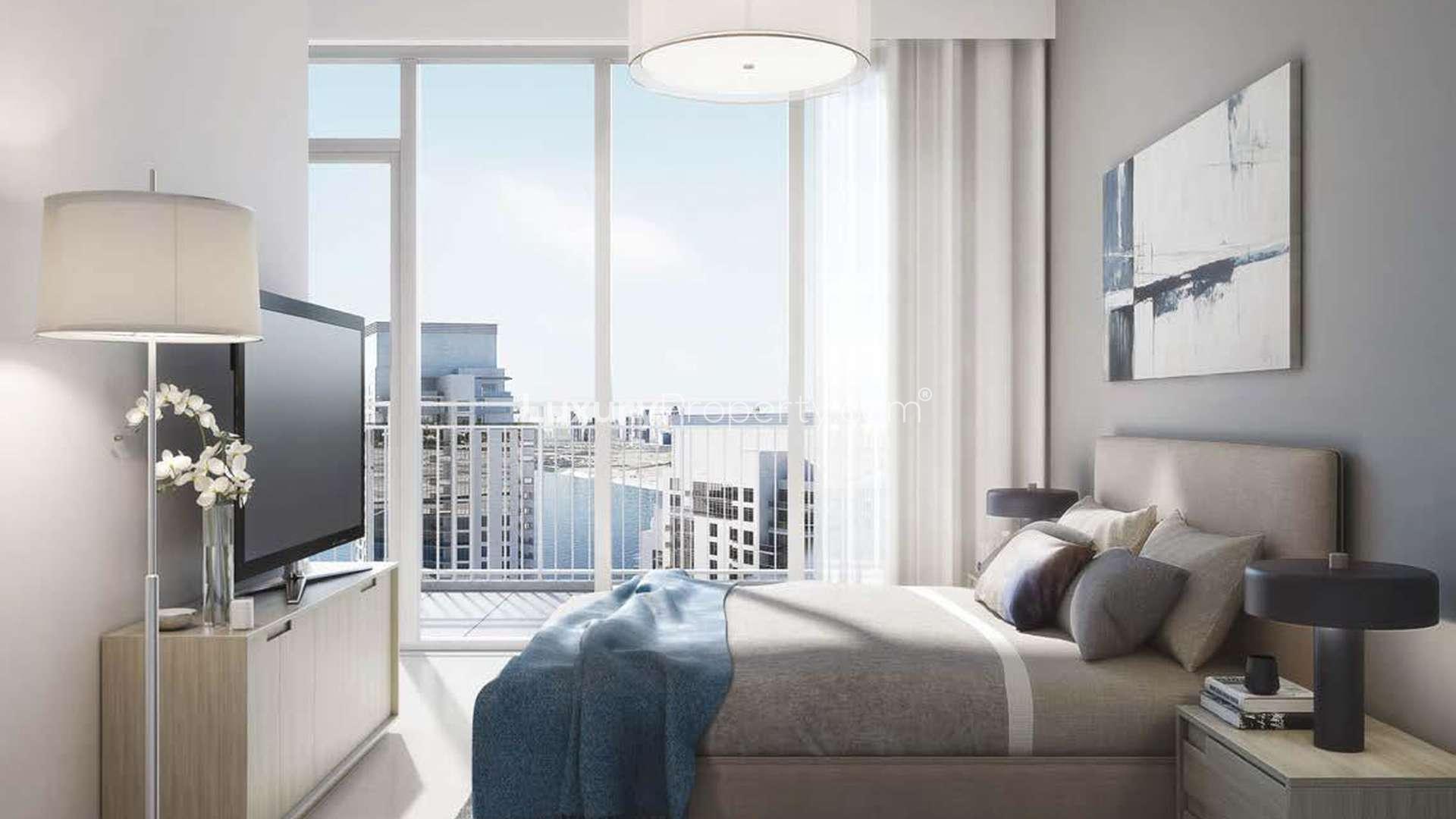 Contemporary living room in 2-bedroom apartment, Creek Horizon, Dubai Creek Harbour, with city view