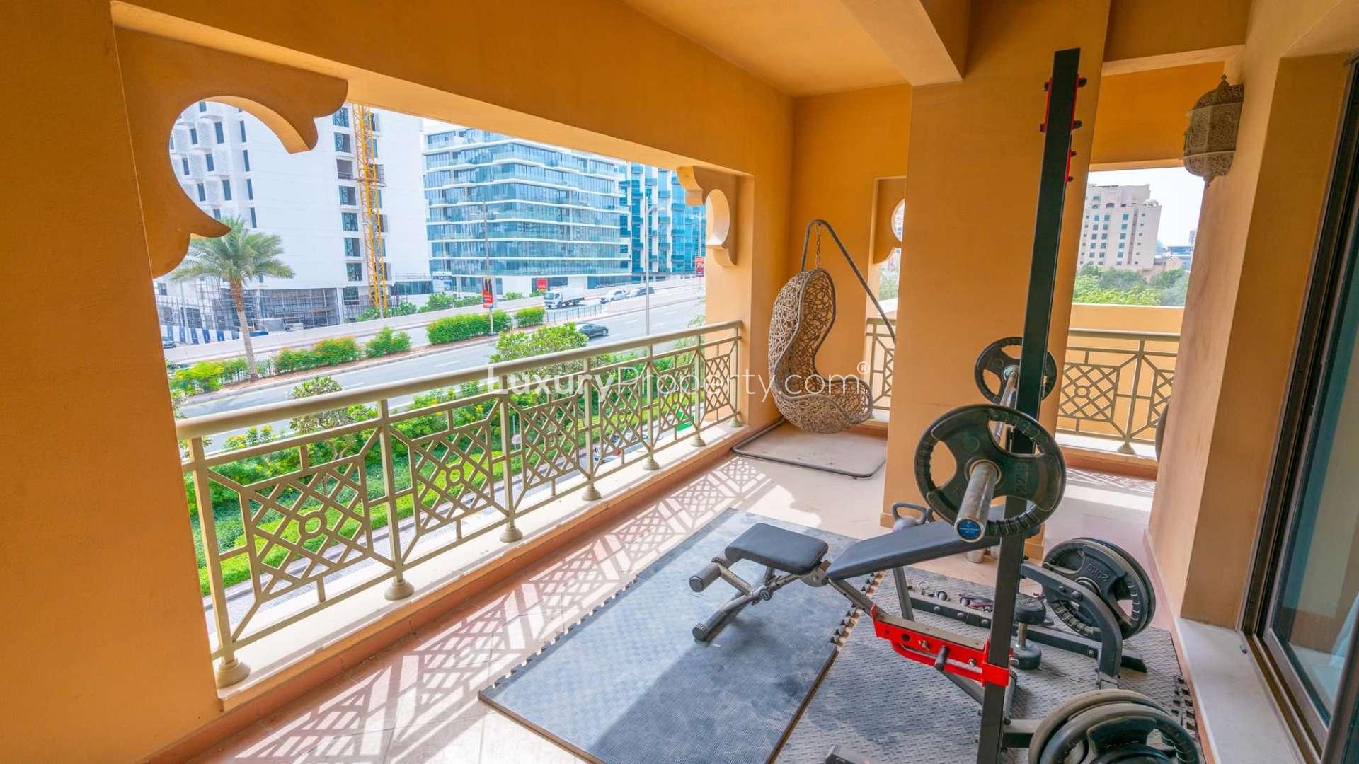 Elegant living room in two-bedroom corner apartment, Palm Jumeirah, Golden Mile, for sale