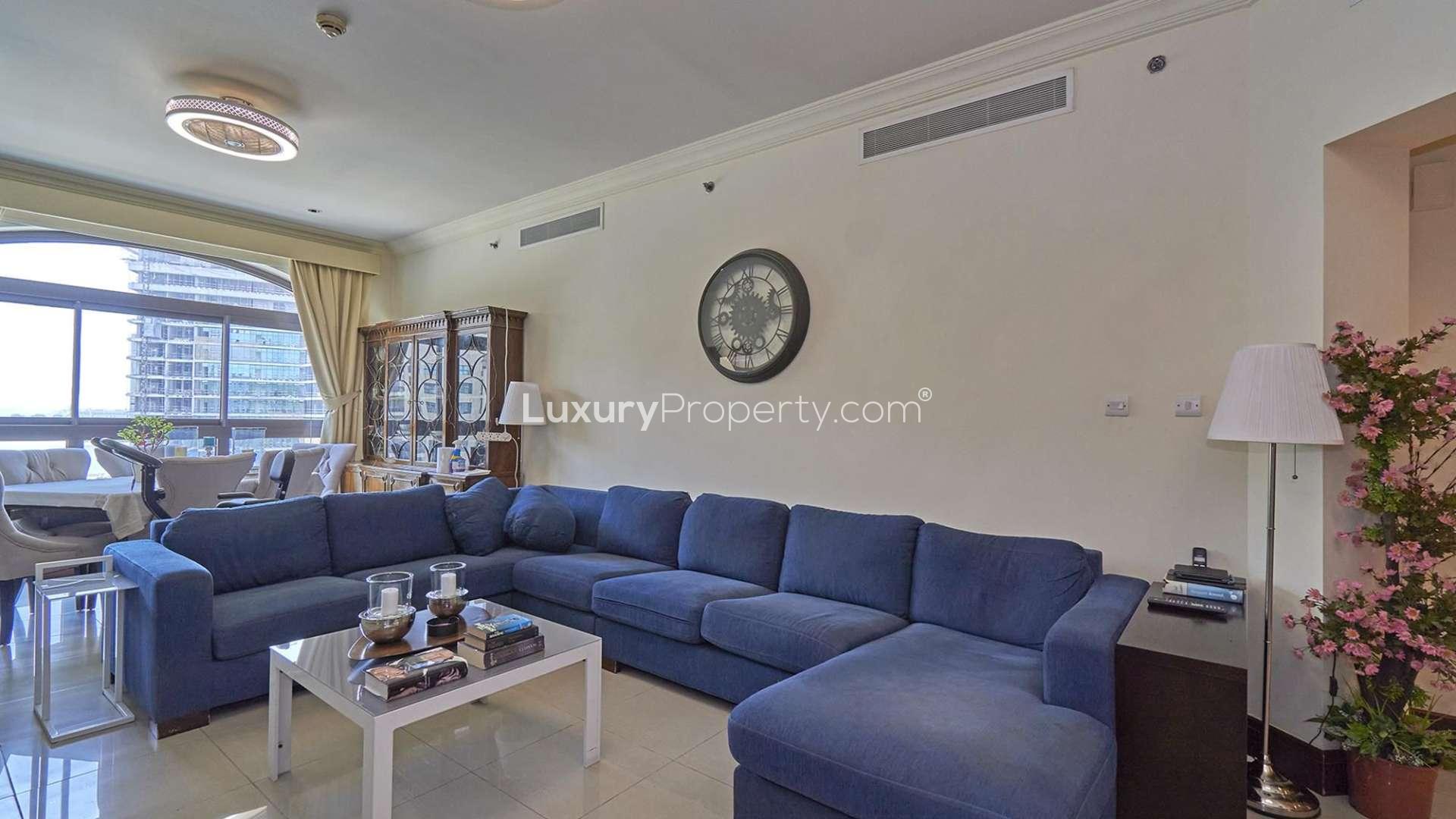 High floor apartment kitchen with dining area, Palm Jumeirah, near Nakheel Mall