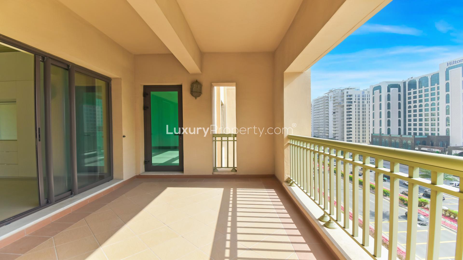 Mid-floor apartment living room with large windows in Golden Mile, Palm Jumeirah